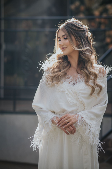 Robe de Noiva Lorena Longo com Plumas Luxo e Guipir para dia da noiva