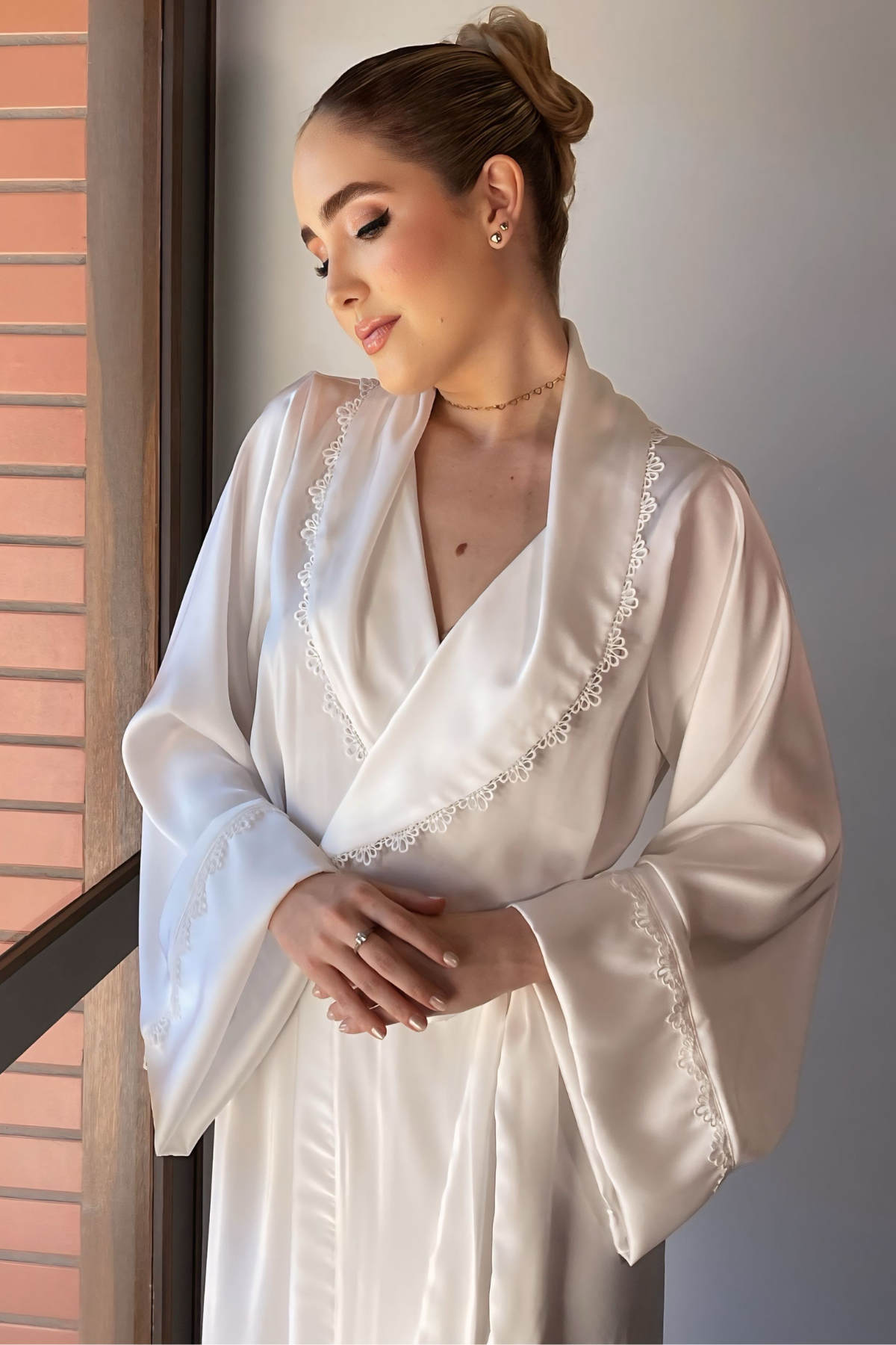 Robe Julia para Noiva em Cetim Acetinado com Renda Chantilly