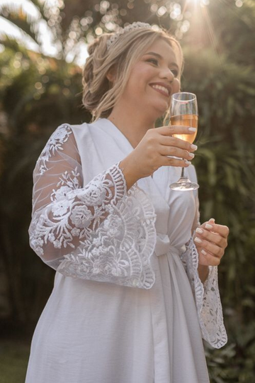 Robe Sandy Branco Longo para Noiva com Mangas em Tule Bordado