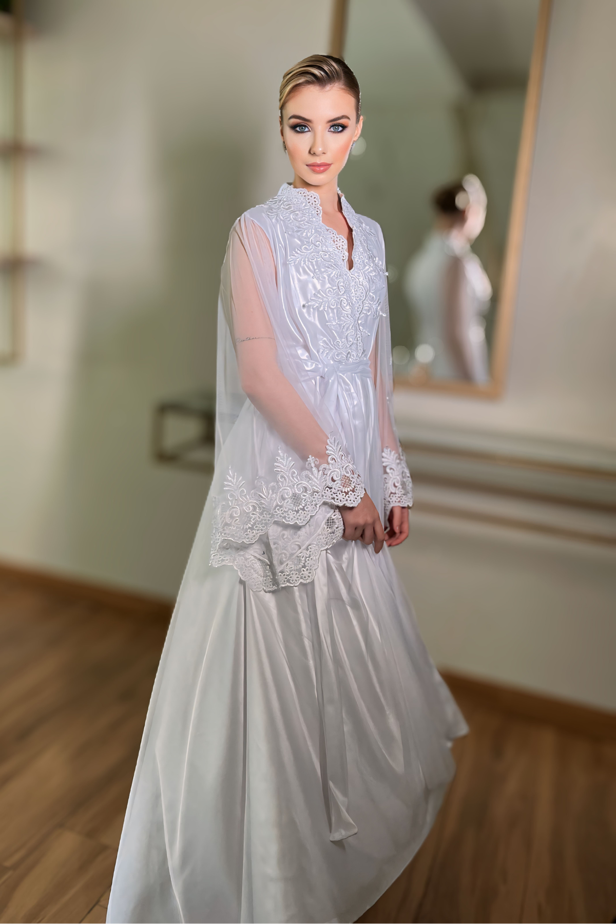 Robe Estela de Noiva com Mangas em Tule Transparente e Guipir