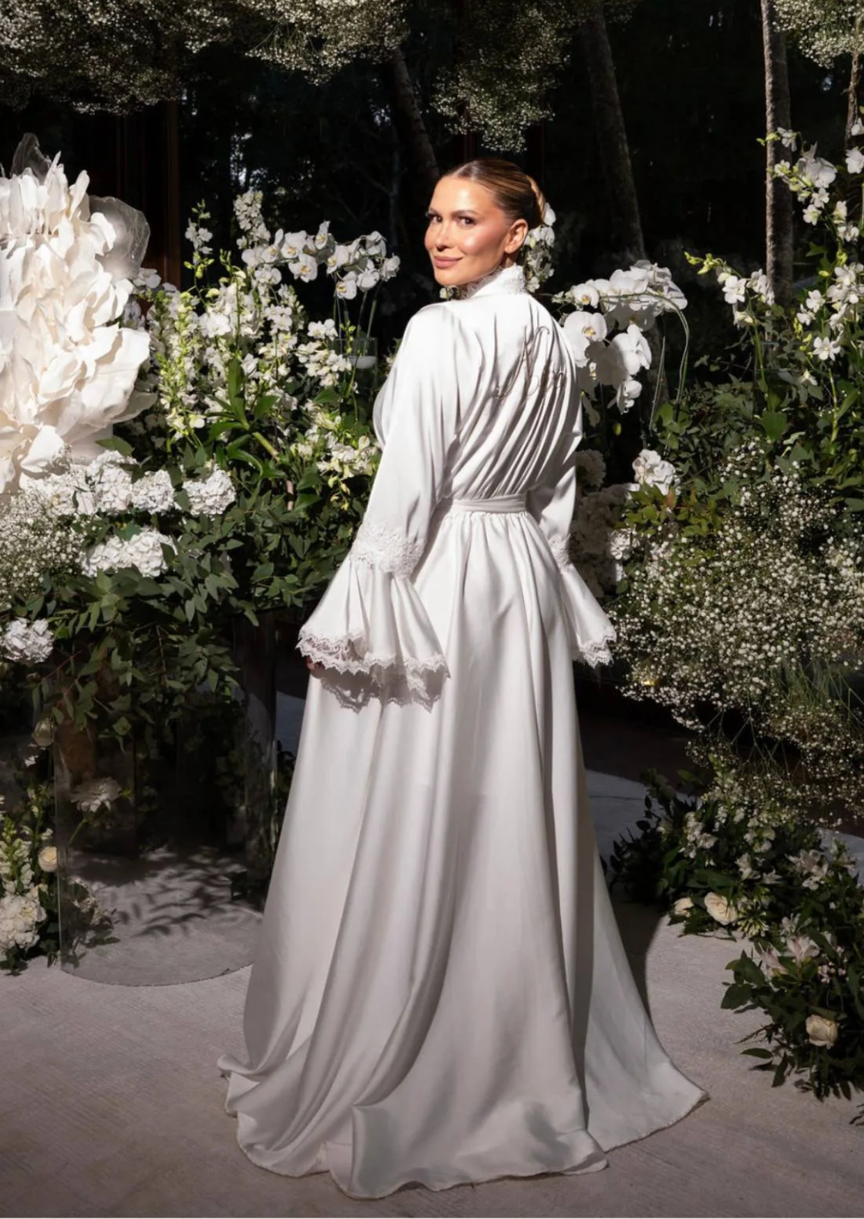 Robe Elza Longo com Manga em Renda Chantilly Elegante para noivas