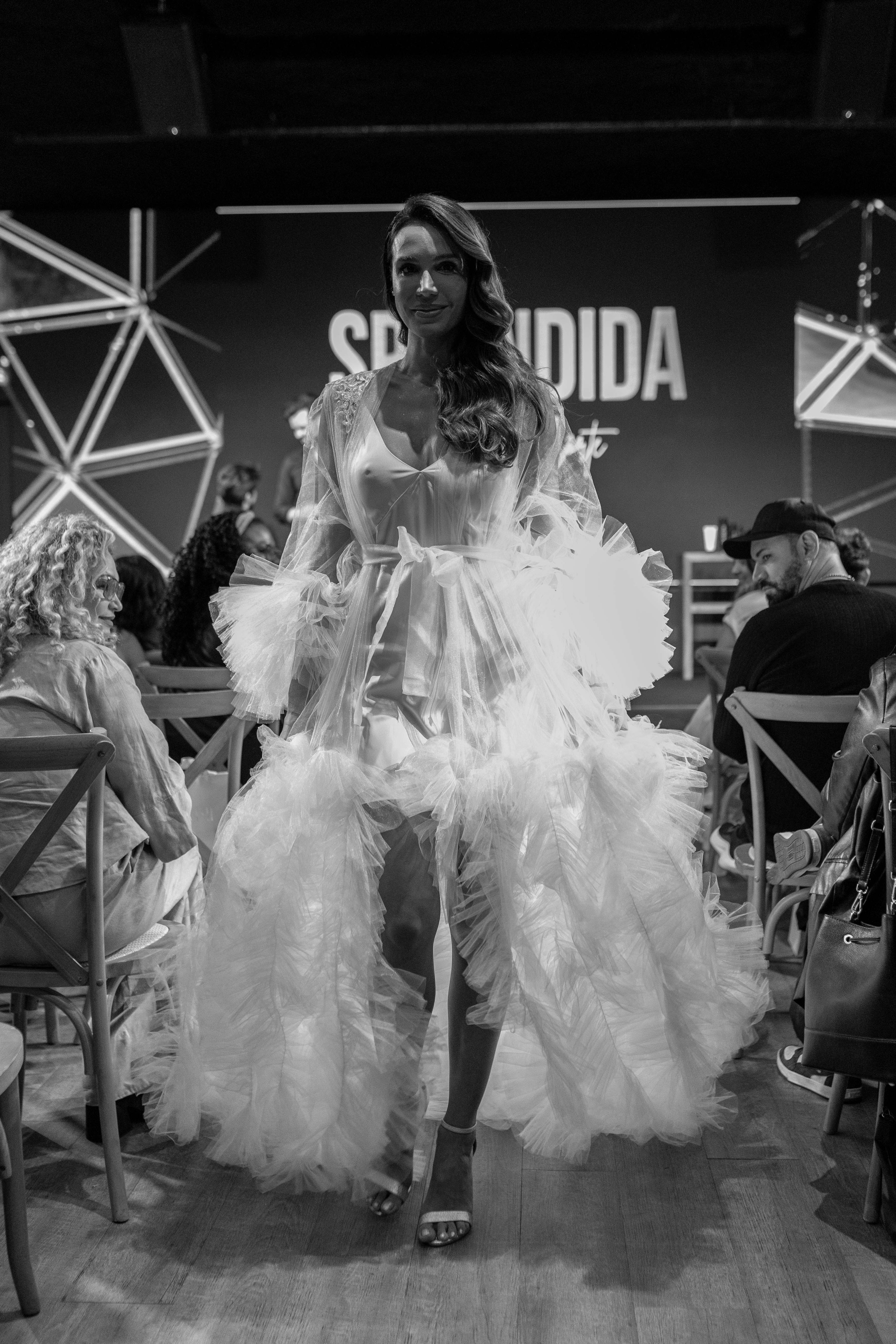 Robe Luana Longo de Tule com Babados Acompanha Camisola