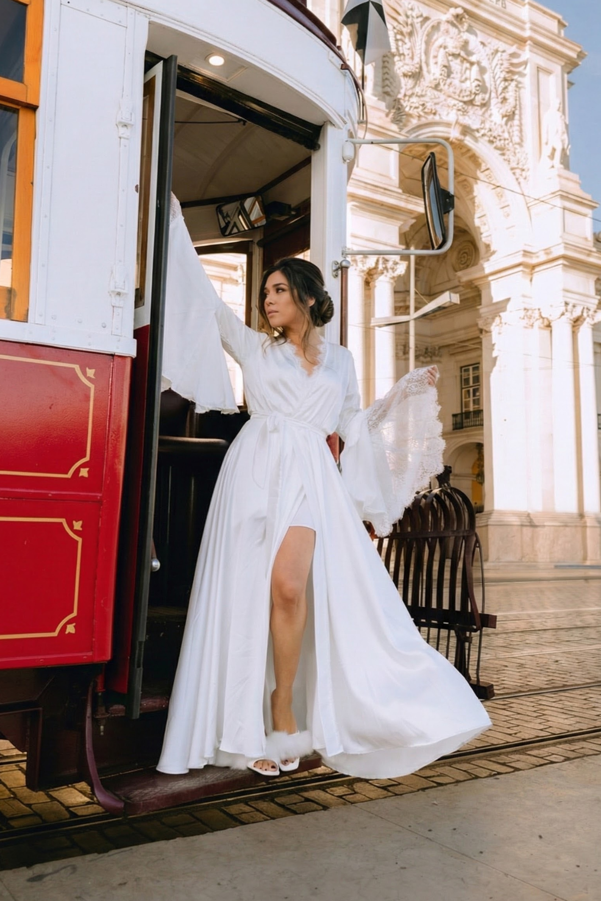 Robe Áurea Longo Mangas Flair em Renda Chantilly Francesa Noivas Romanticas
