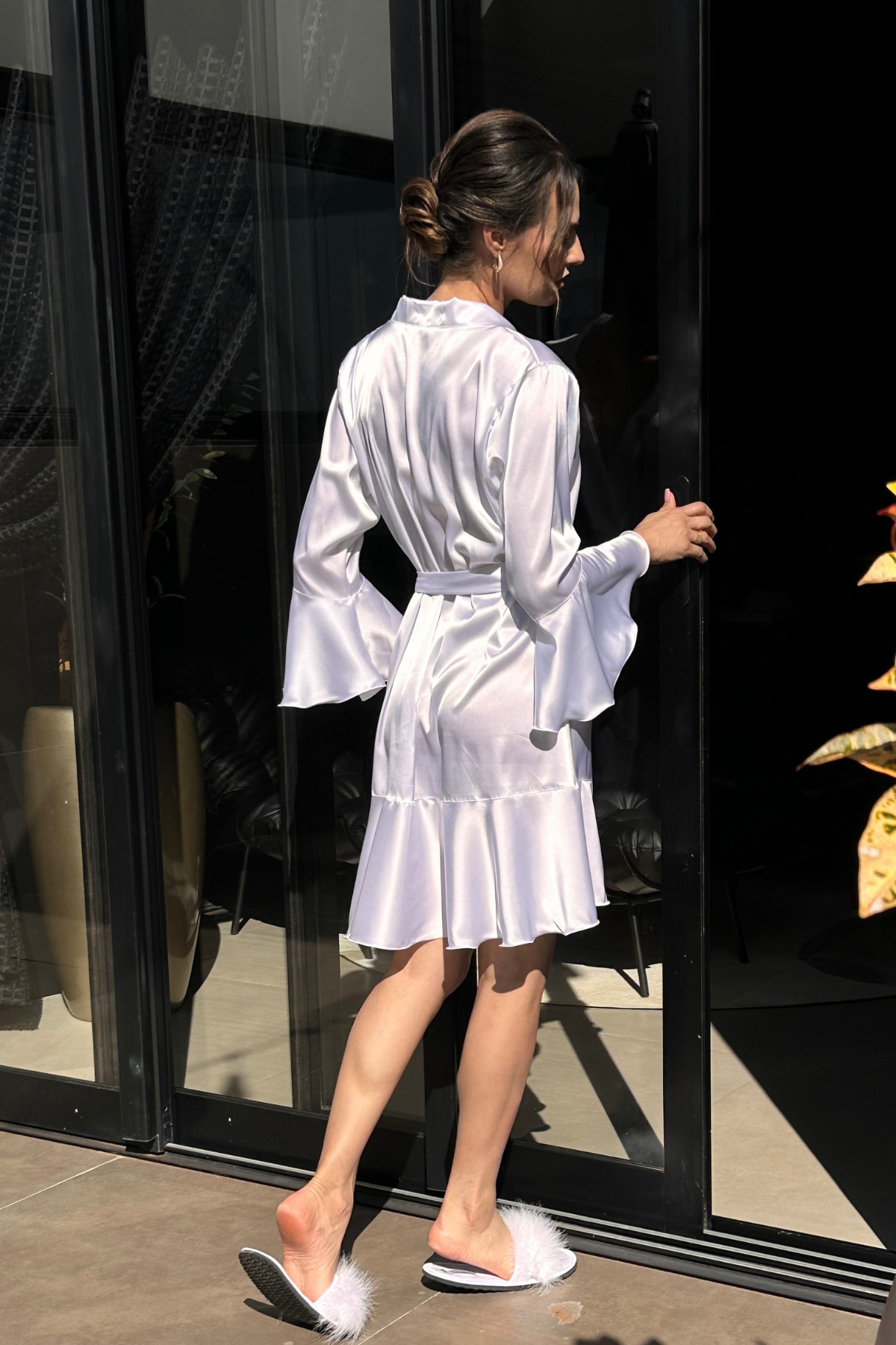 Robe Geovana Curto com Manga Flaire e Saia de Babado Para Noiva Classica