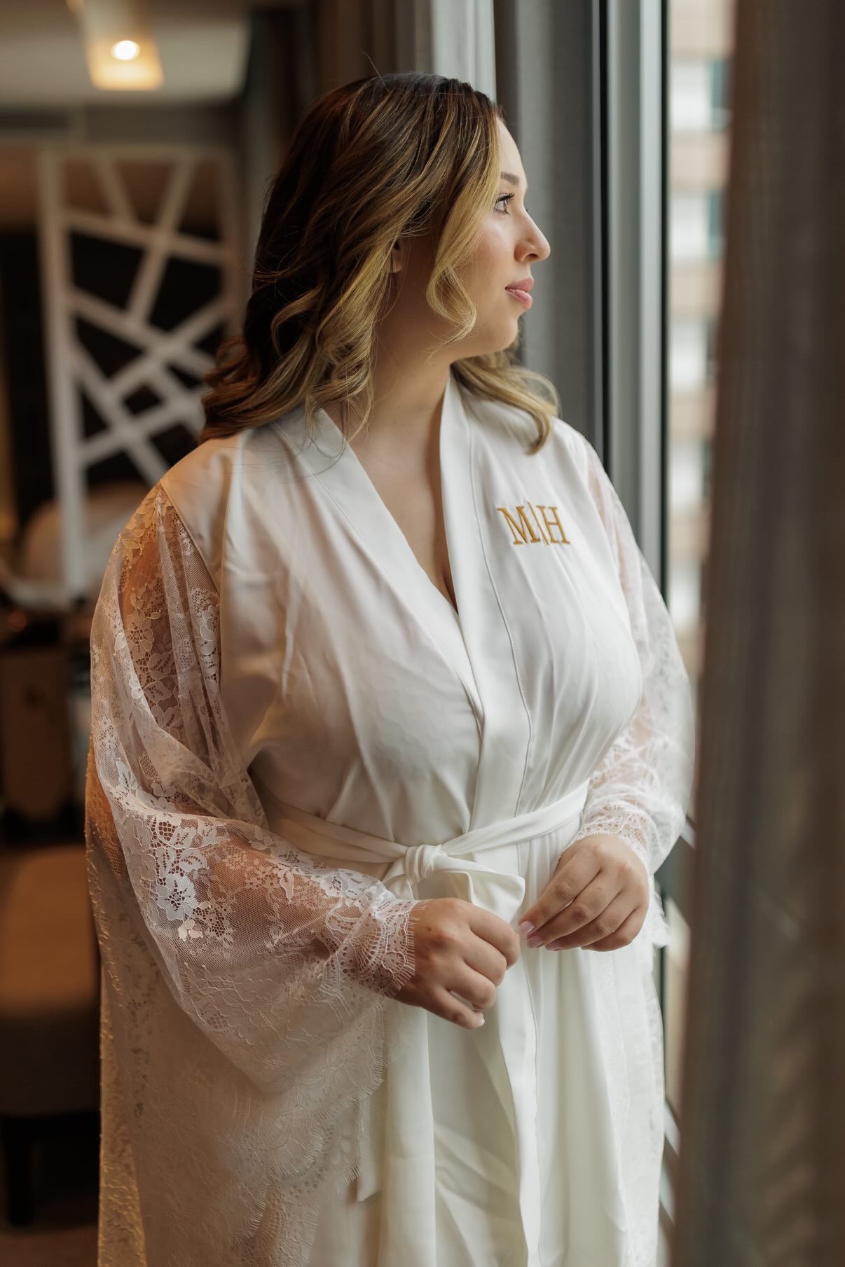 Robe Curto Helena em Renda Chantilly Sofisticado