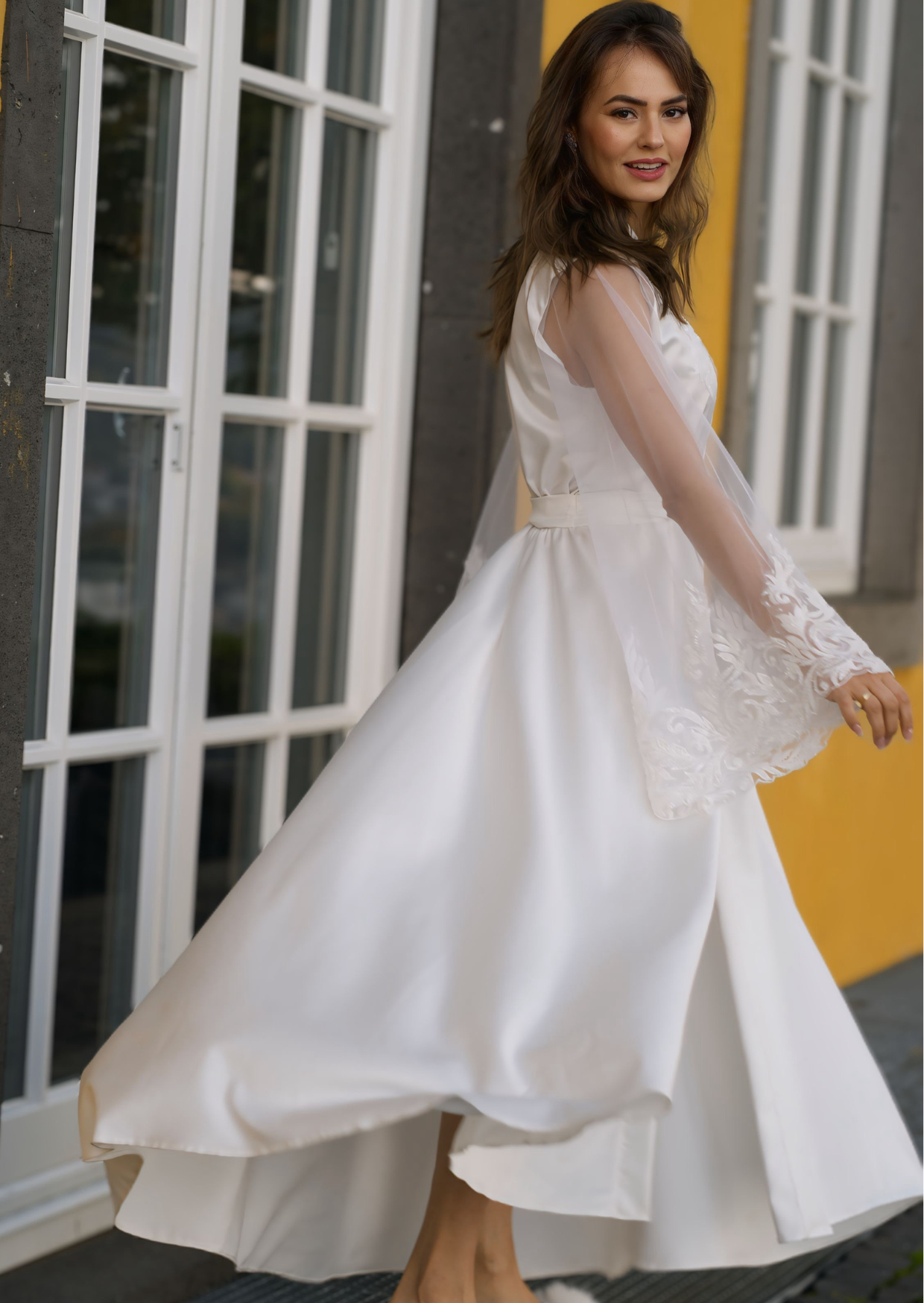 Robe Muller com Mangas Flair Bordadas em Miçangas para noivas