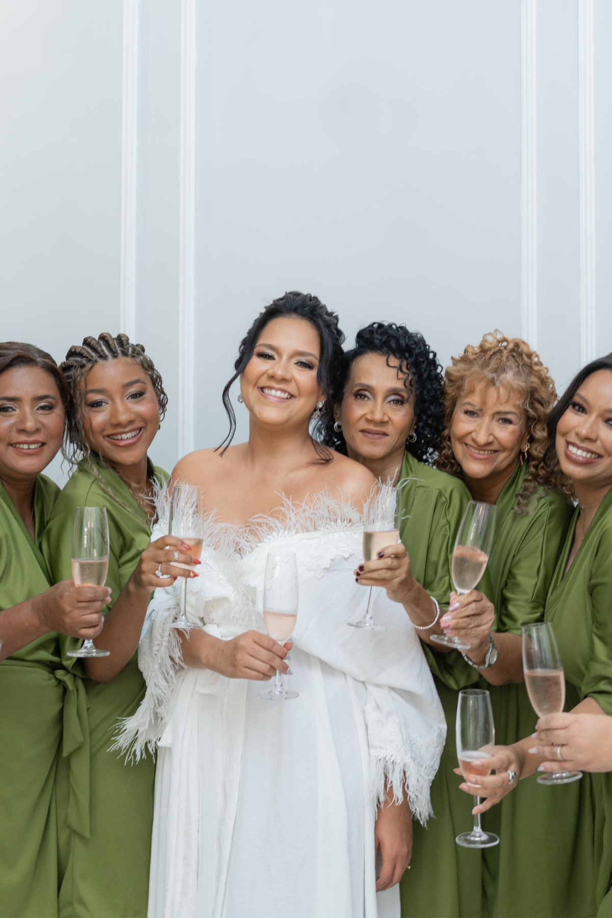 Robe de Noiva Lorena Longo com Plumas Luxo e Guipir para dia da noiva