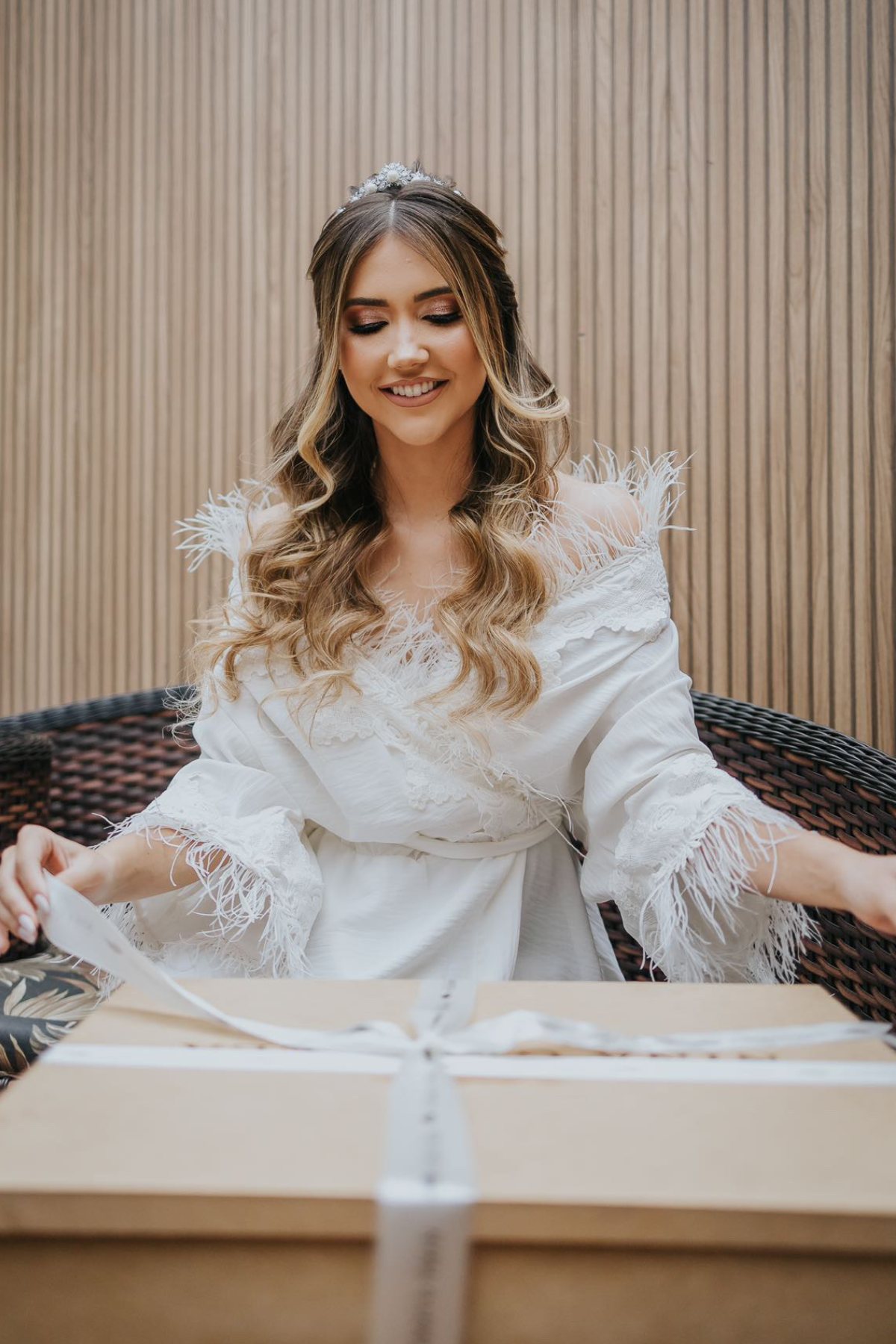 Robe de Noiva Lorena Longo com Plumas Luxo e Guipir para dia da noiva