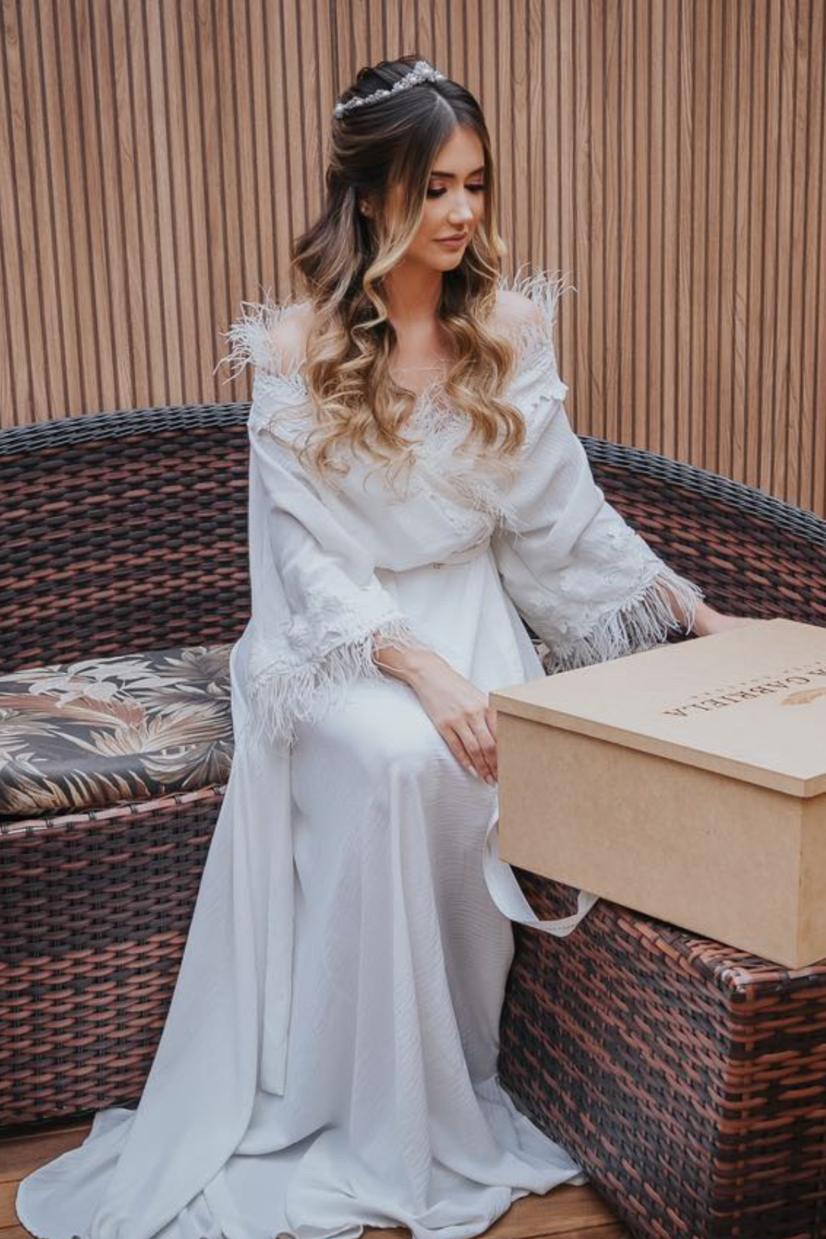 Robe de Noiva Lorena Longo com Plumas Luxo e Guipir para dia da noiva