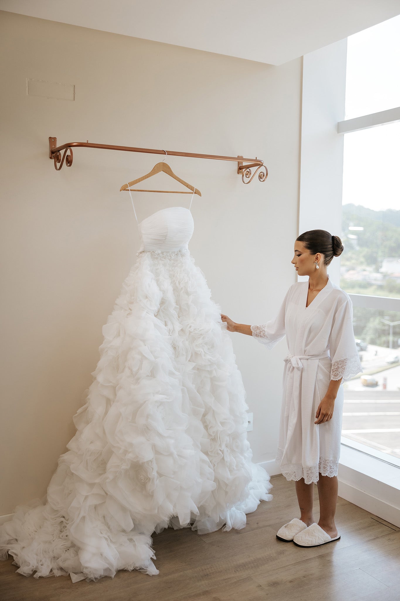 Robe Beatriz Curto com Renda Chantilly para Noiva Classica