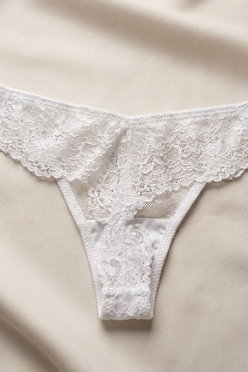 🎁 Calcinha de Renda de Fio (100% off)