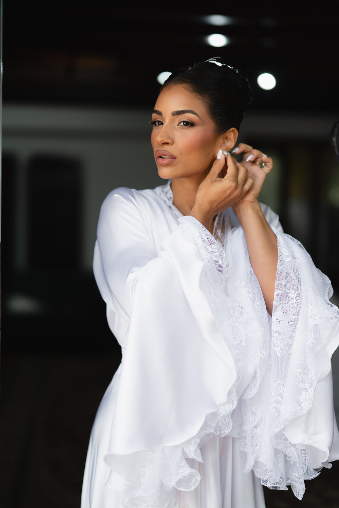 Robe Áurea Longo Mangas Flair em Renda Chantilly Francesa Noivas Romanticas