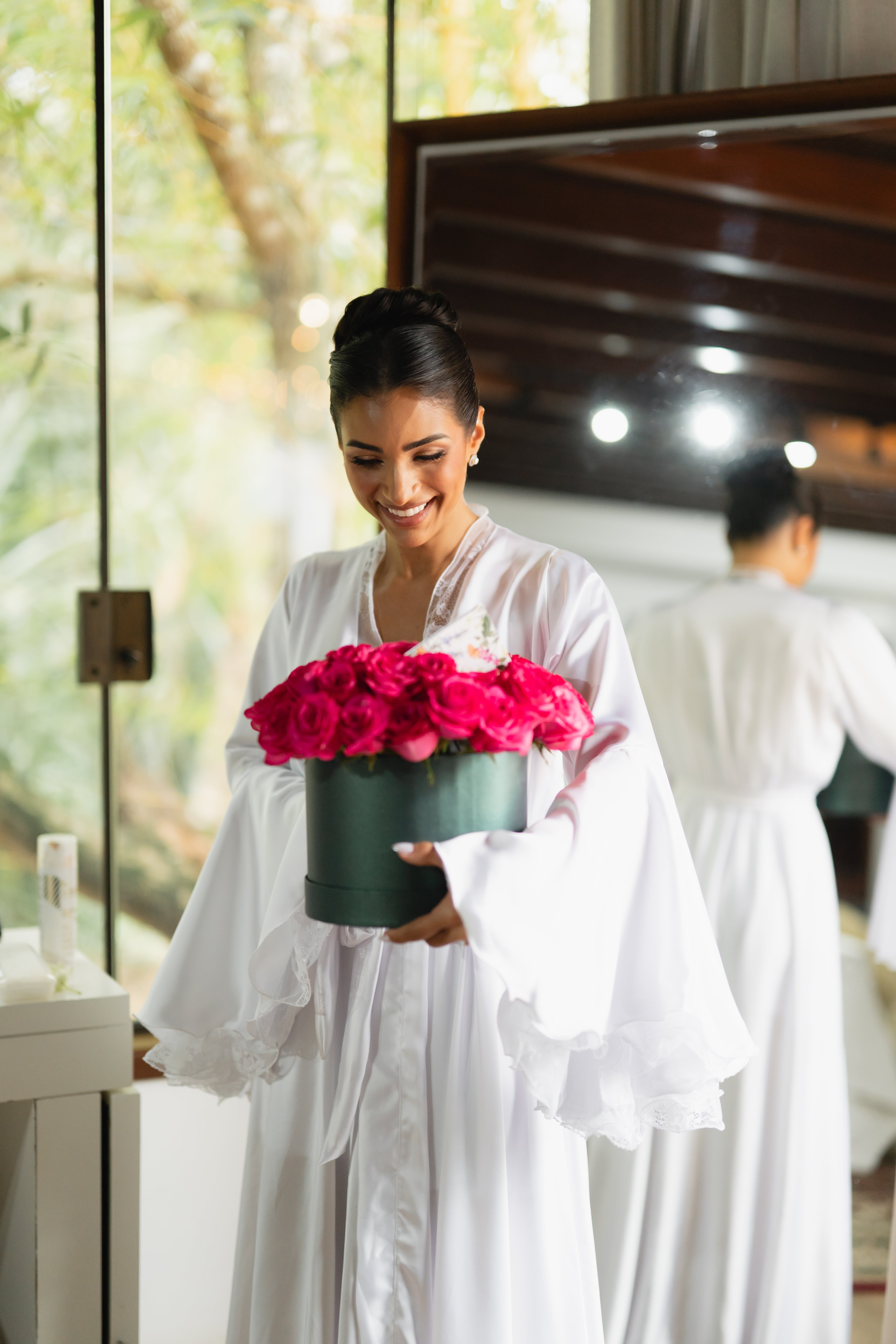 Robe Áurea Longo Mangas Flair em Renda Chantilly Francesa Noivas Romanticas