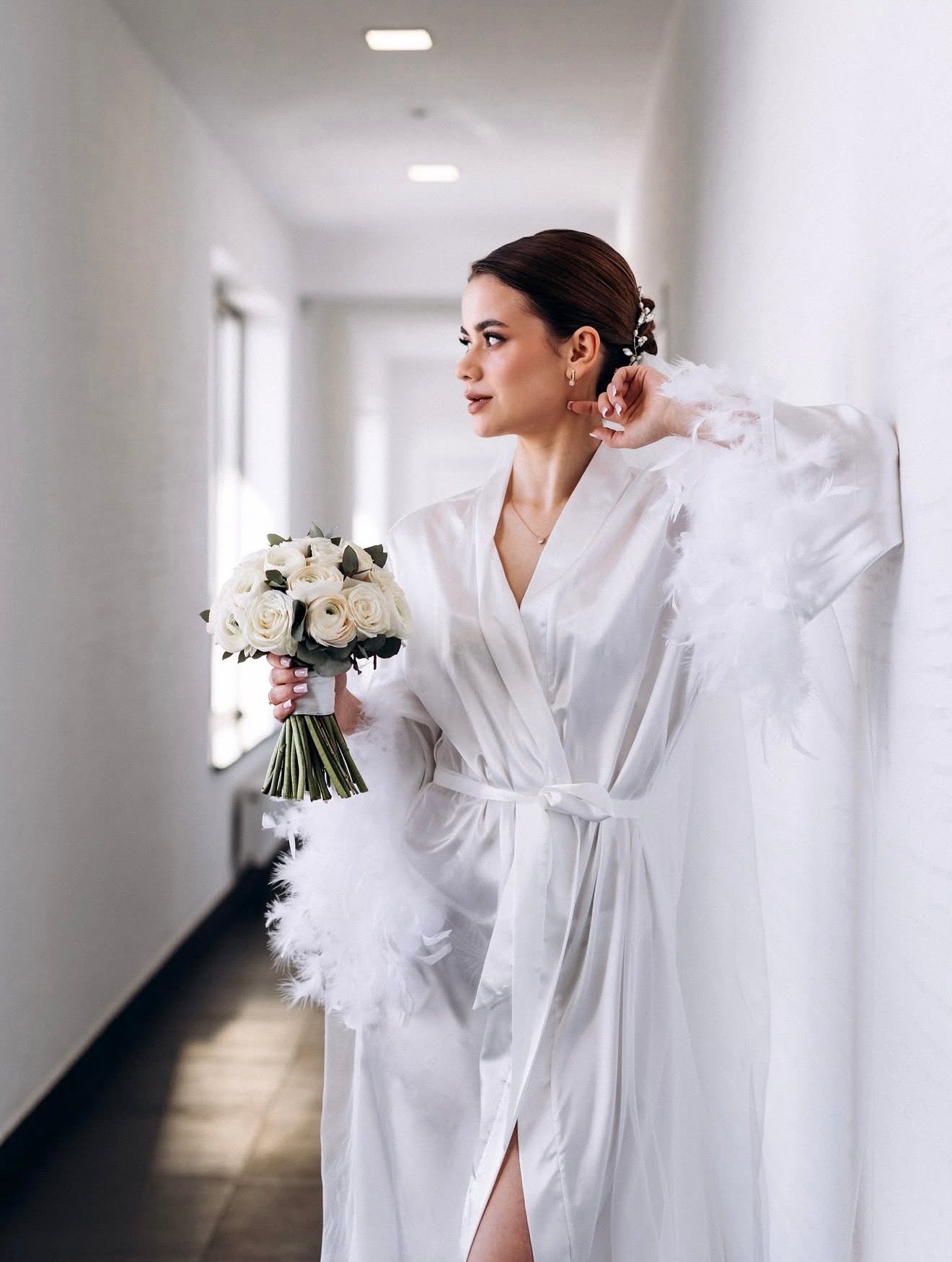 Robe Paola Branco Longo com Plumas para Noivas Fashion