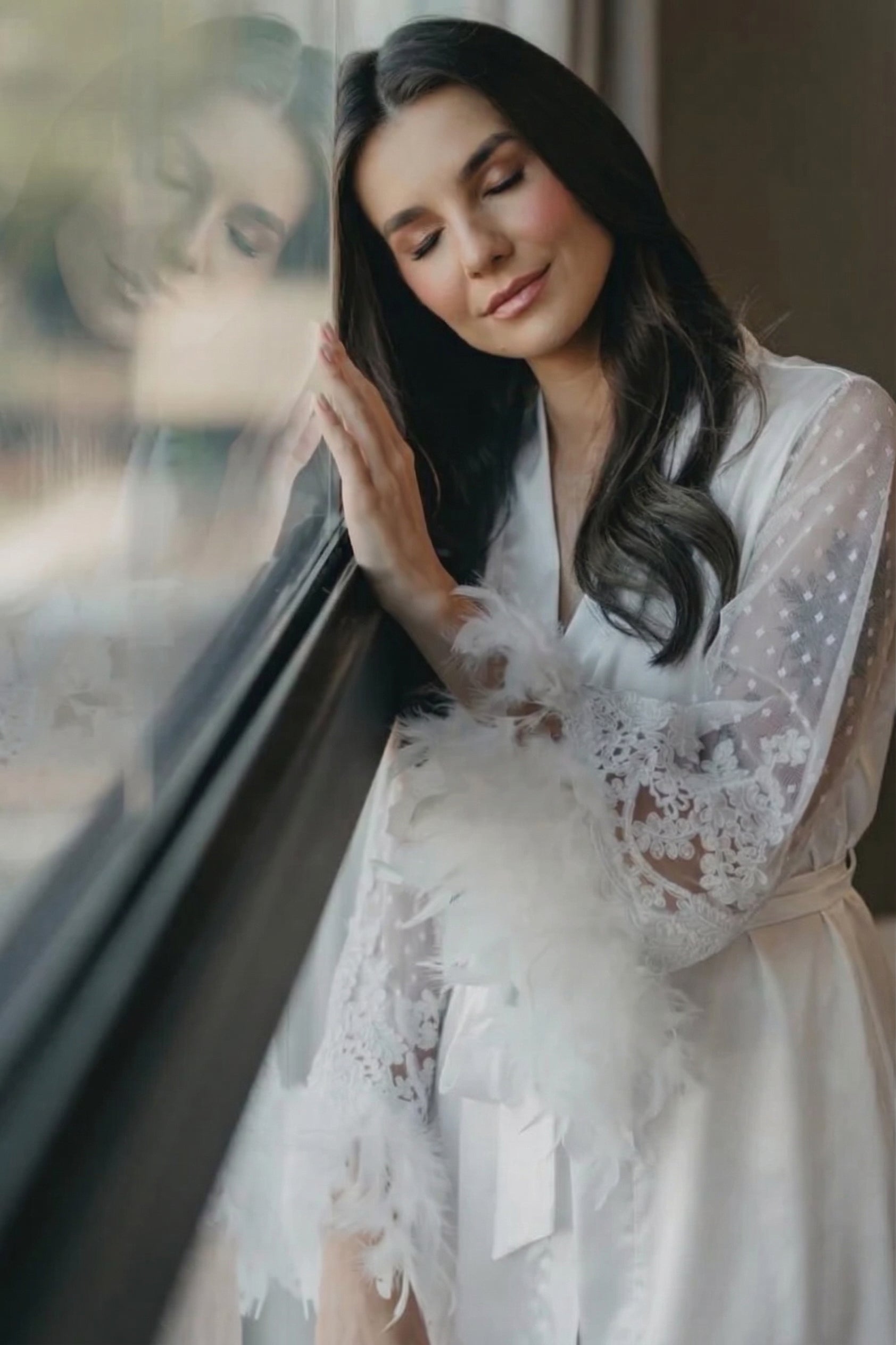 Robe Damaris Longo Off White, Bordado Egípcio e Plumas Noivas Fashion