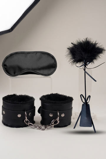 Kit Sexy Com Algemas Chicote e Venda Olhos