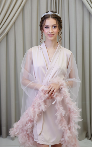 Robe Cinderela Curto Rose Mangas Transparente com Plumas para Debutante