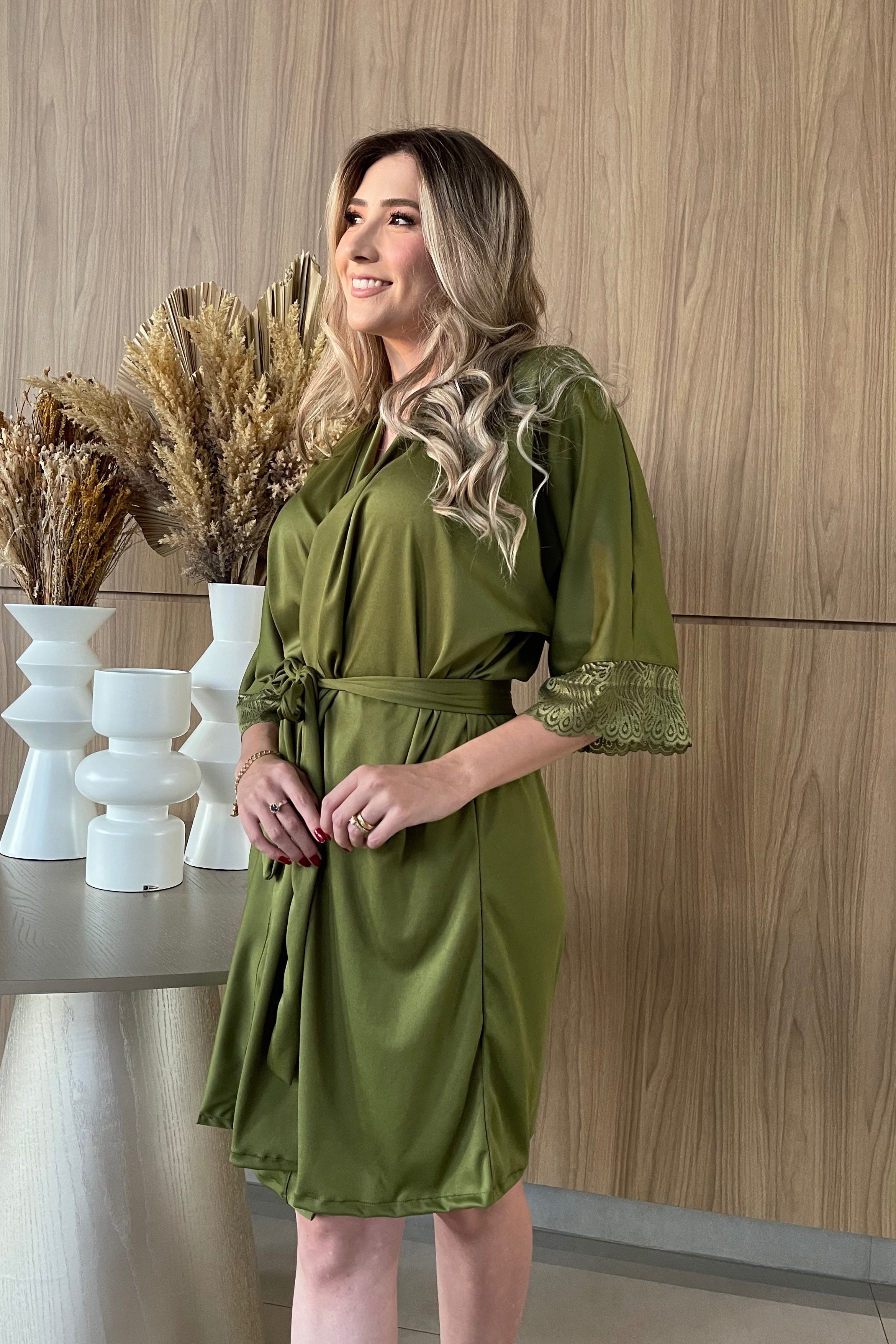 Robe Leticia Verde Oliva com Renda Para Madrinhas e Mães