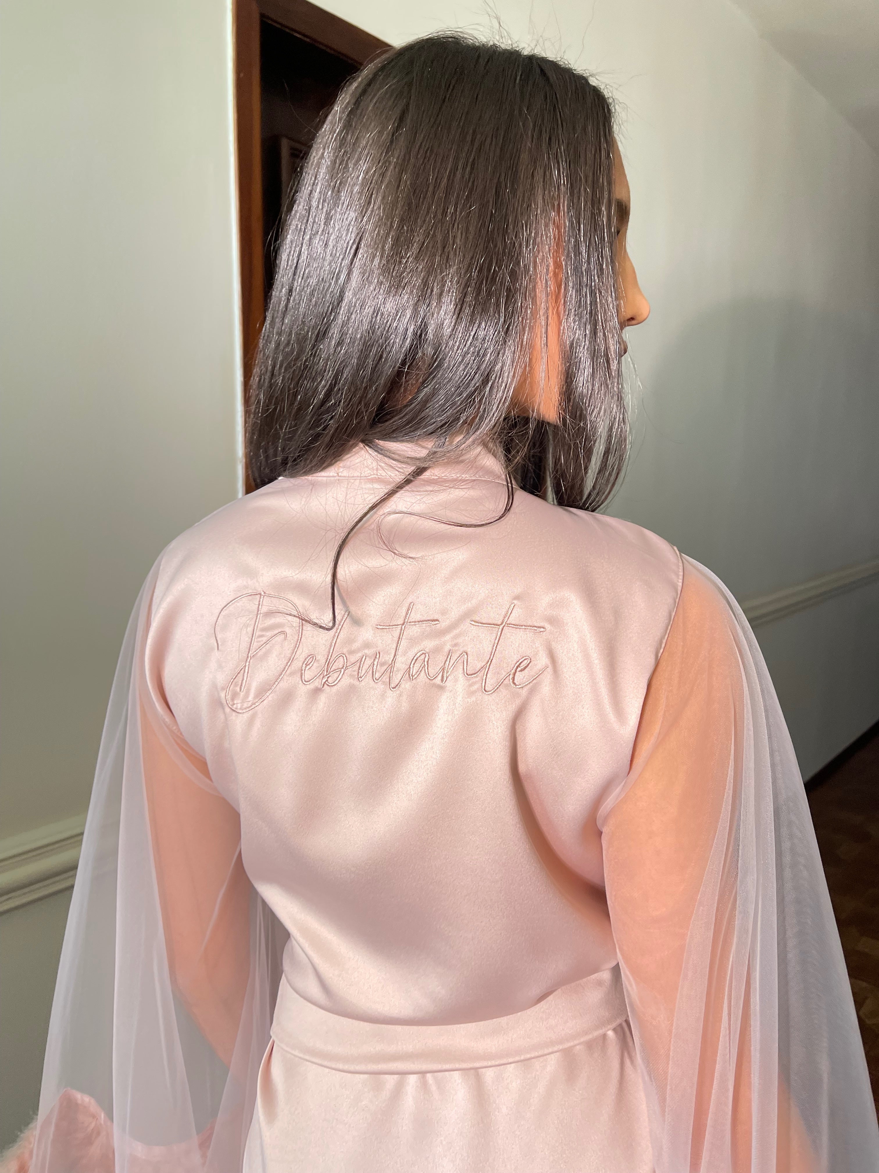 Robe Cinderela Curto Rose Mangas Transparente com Plumas para Debutante