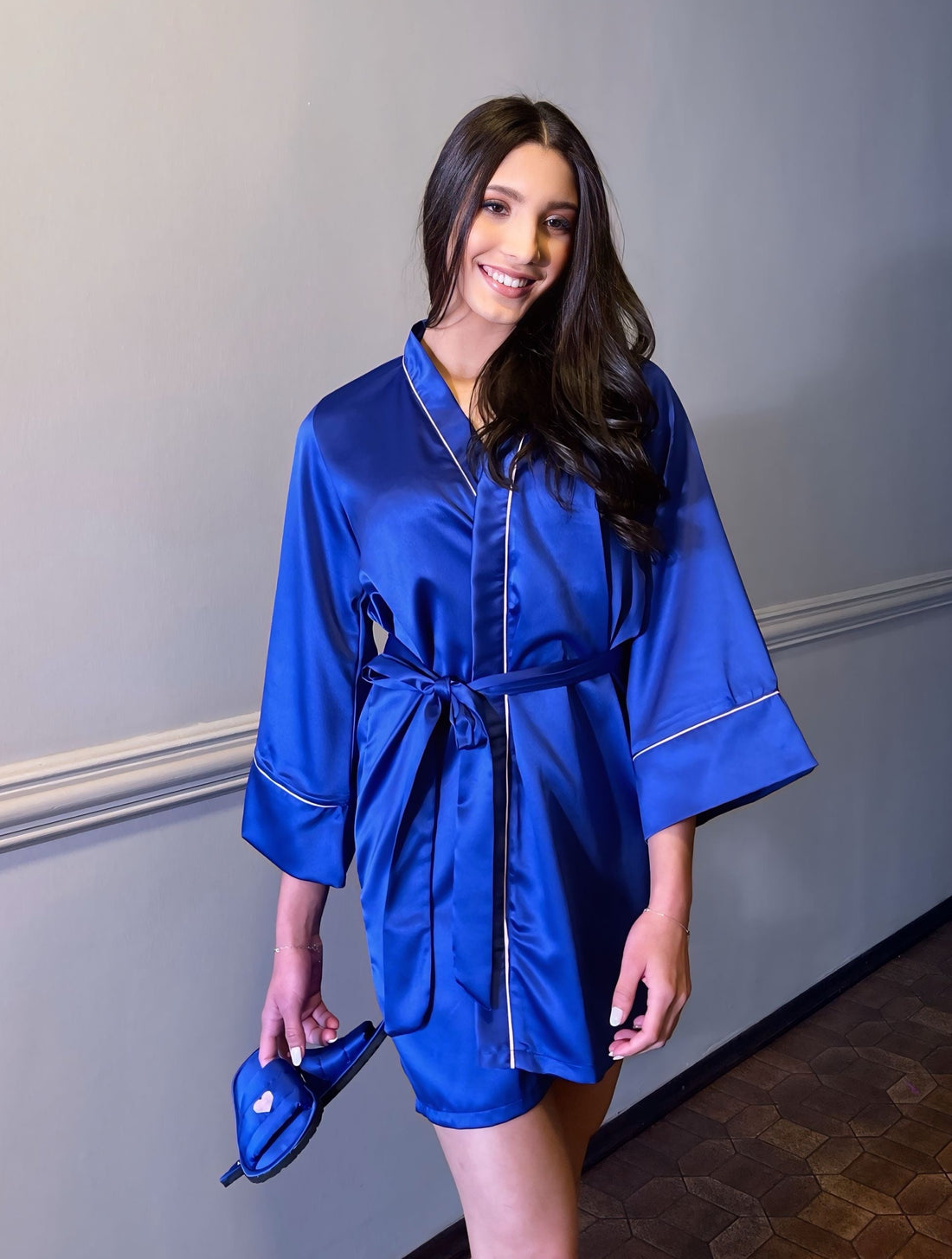 Robe Belly Curto Azul Royal Detalhes em Friso e Personalizado para Debutante