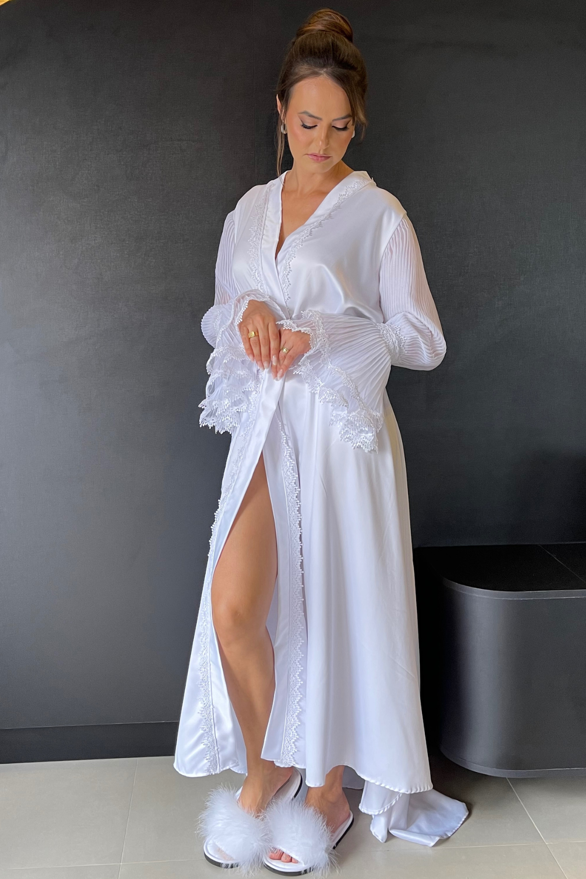 Robe Leliane Mangas Plissadas e Guipir Romantismo para Noiva