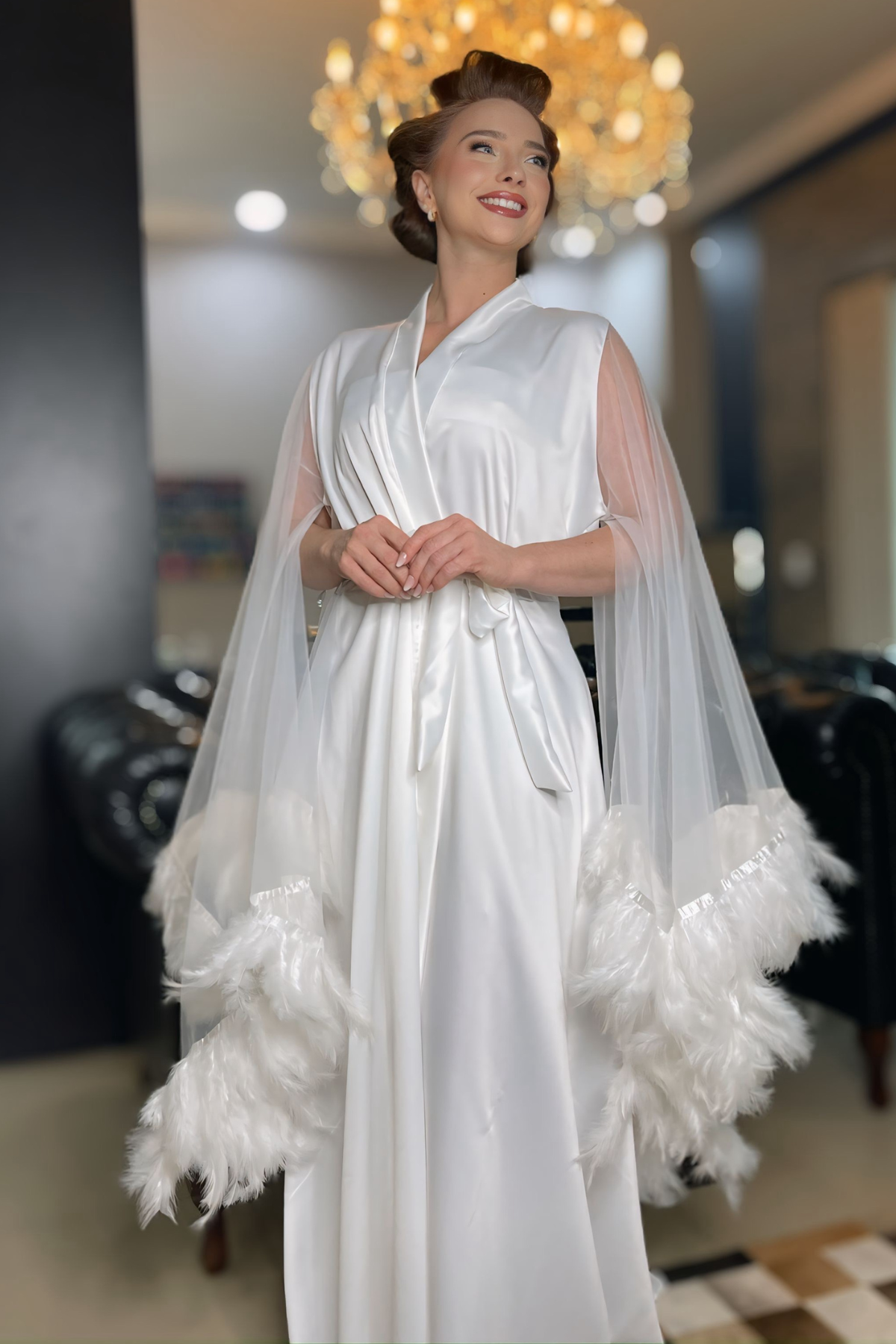 Robe de Noiva Isis Off White com Tule Transparente e Plumas