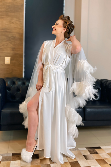 Robe de Noiva Isis Off White com Tule Transparente e Plumas