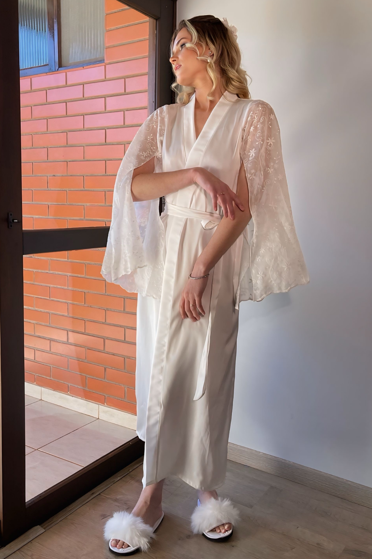 Robe Mariana Longo em Renda Chantilly Off White para Noiva Elegante