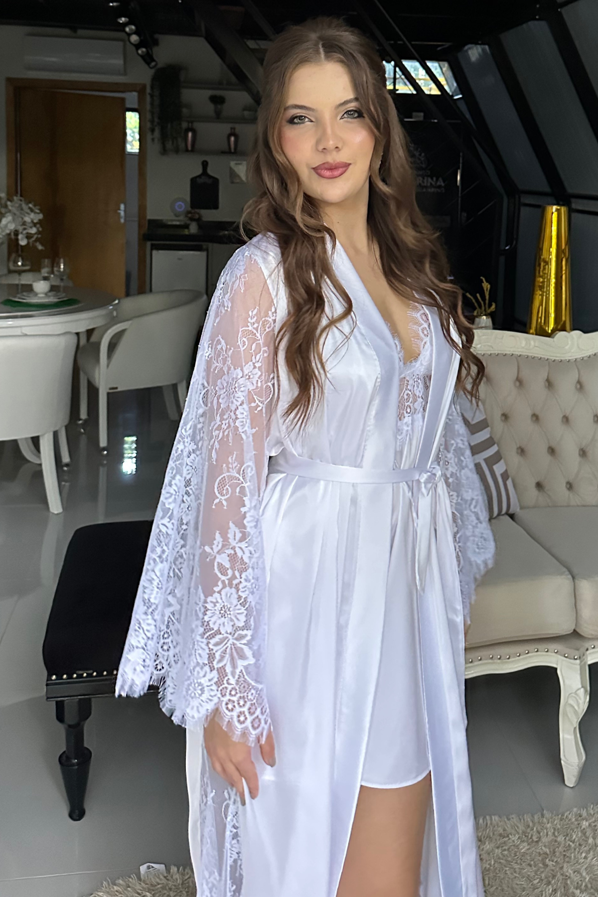 Robe Cloe Longo com Renda Chantilly Branco Elegante e Sofisticado