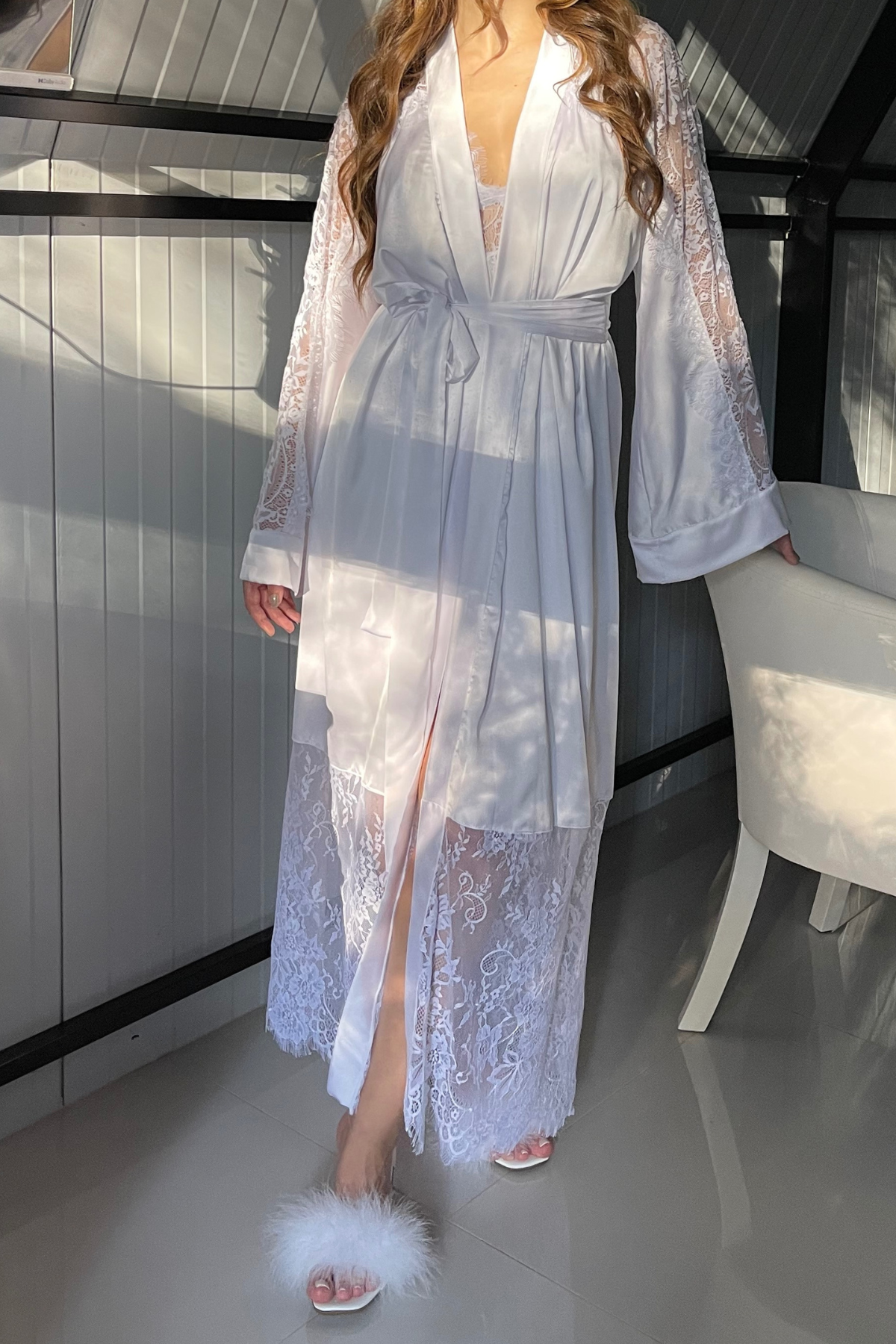 Robe Lilly Longo Branco com Renda Chantilly Delicada para Noiva