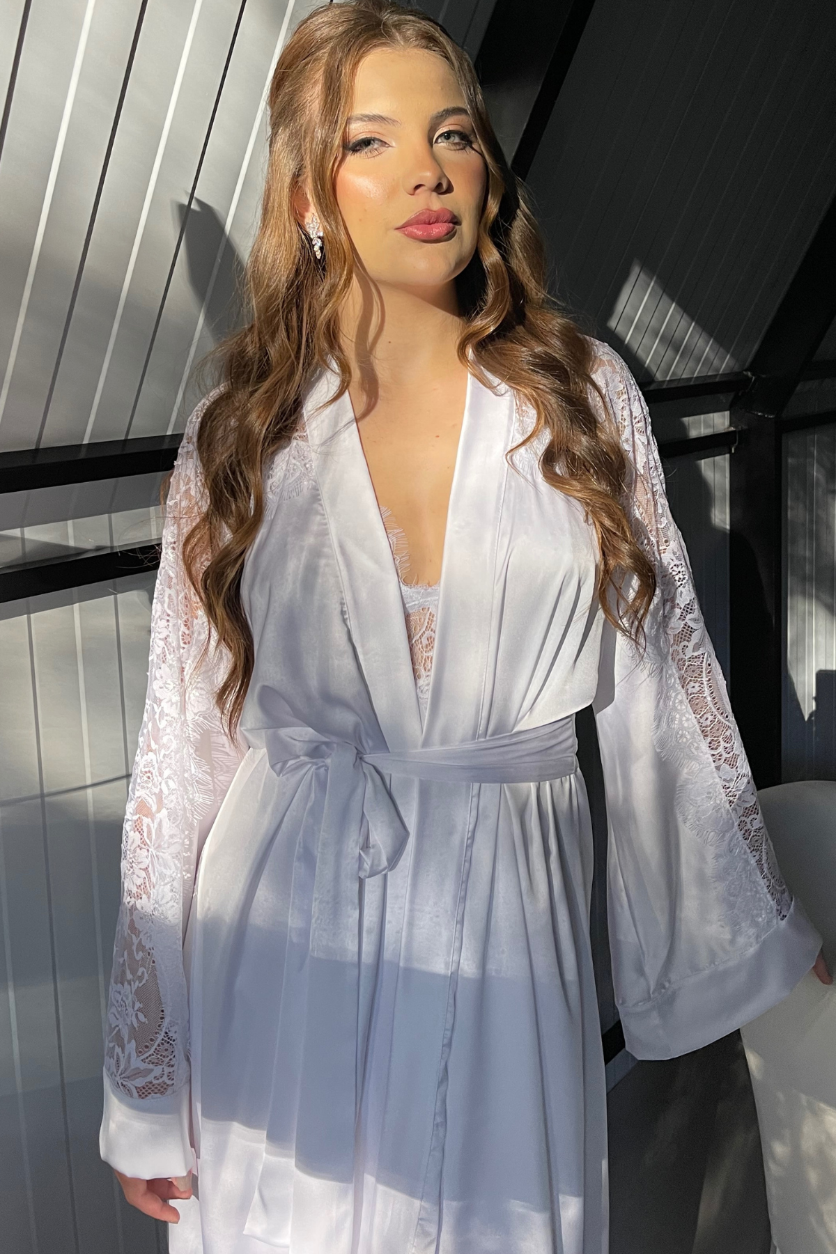 Robe Lilly Longo Branco com Renda Chantilly Delicada para Noiva