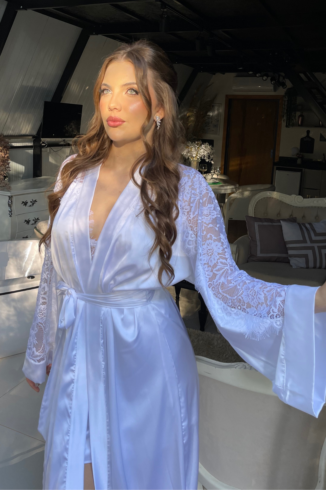 Robe Lilly Longo Branco com Renda Chantilly Delicada para Noiva
