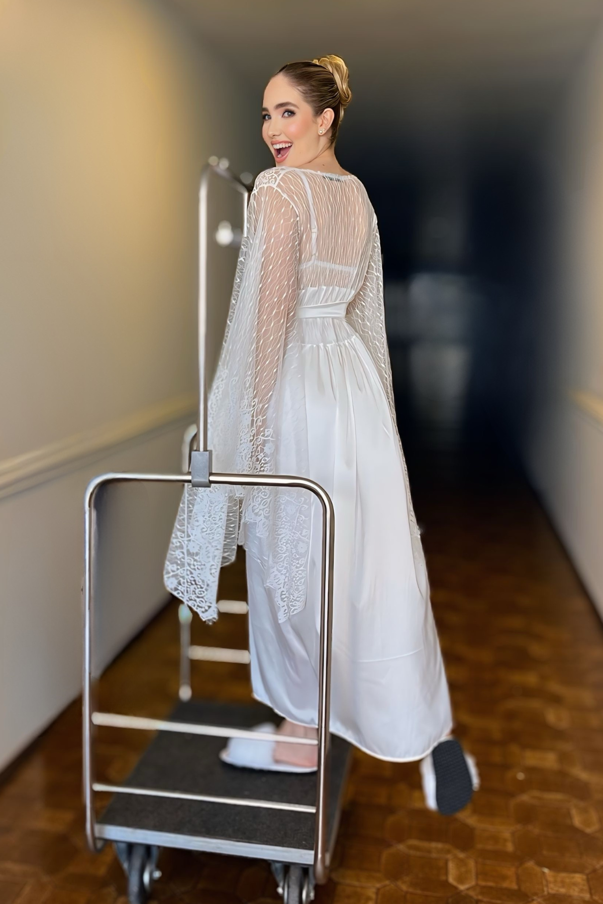Conjunto Amélia Branco com Camisola e Robe Longo Renda Chantilly