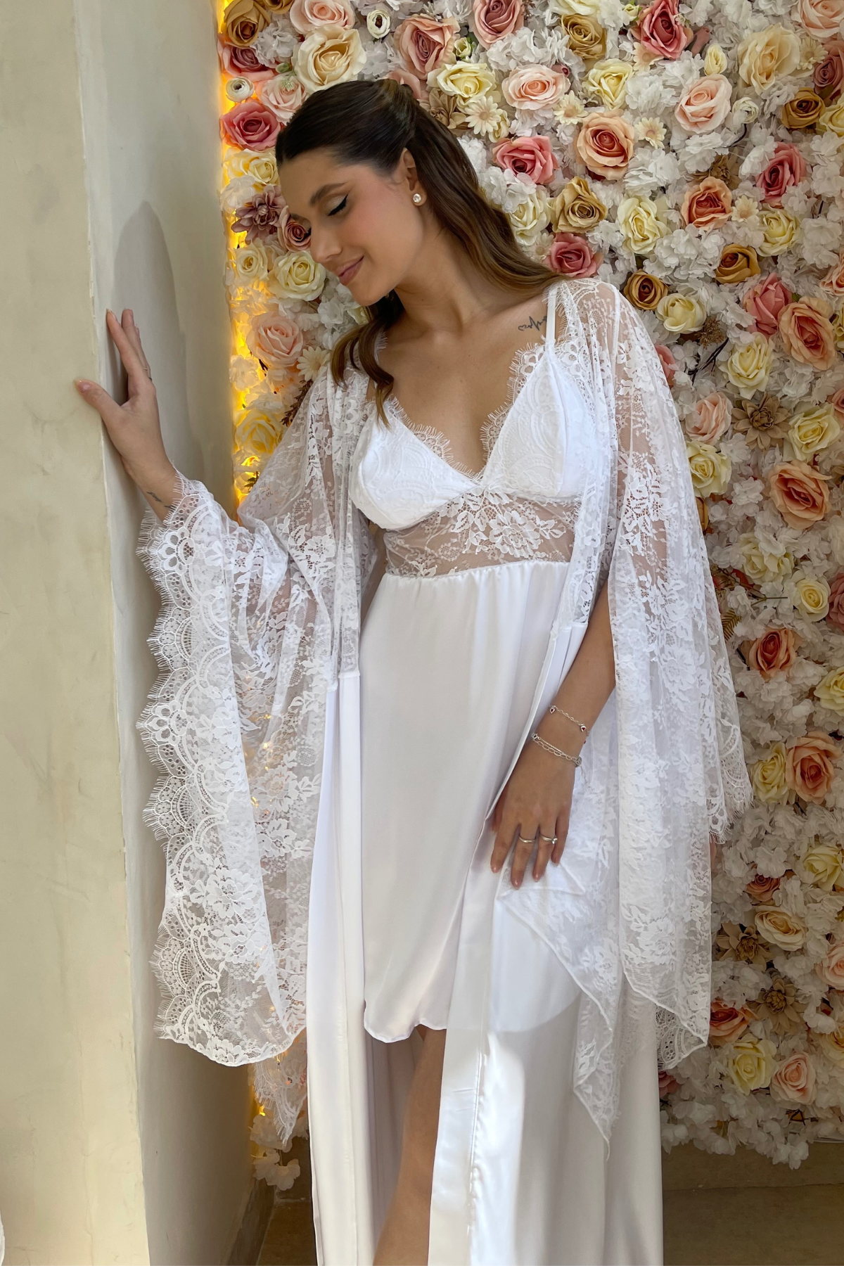 Conjunto Amélia Branco com Camisola e Robe Longo Renda Chantilly