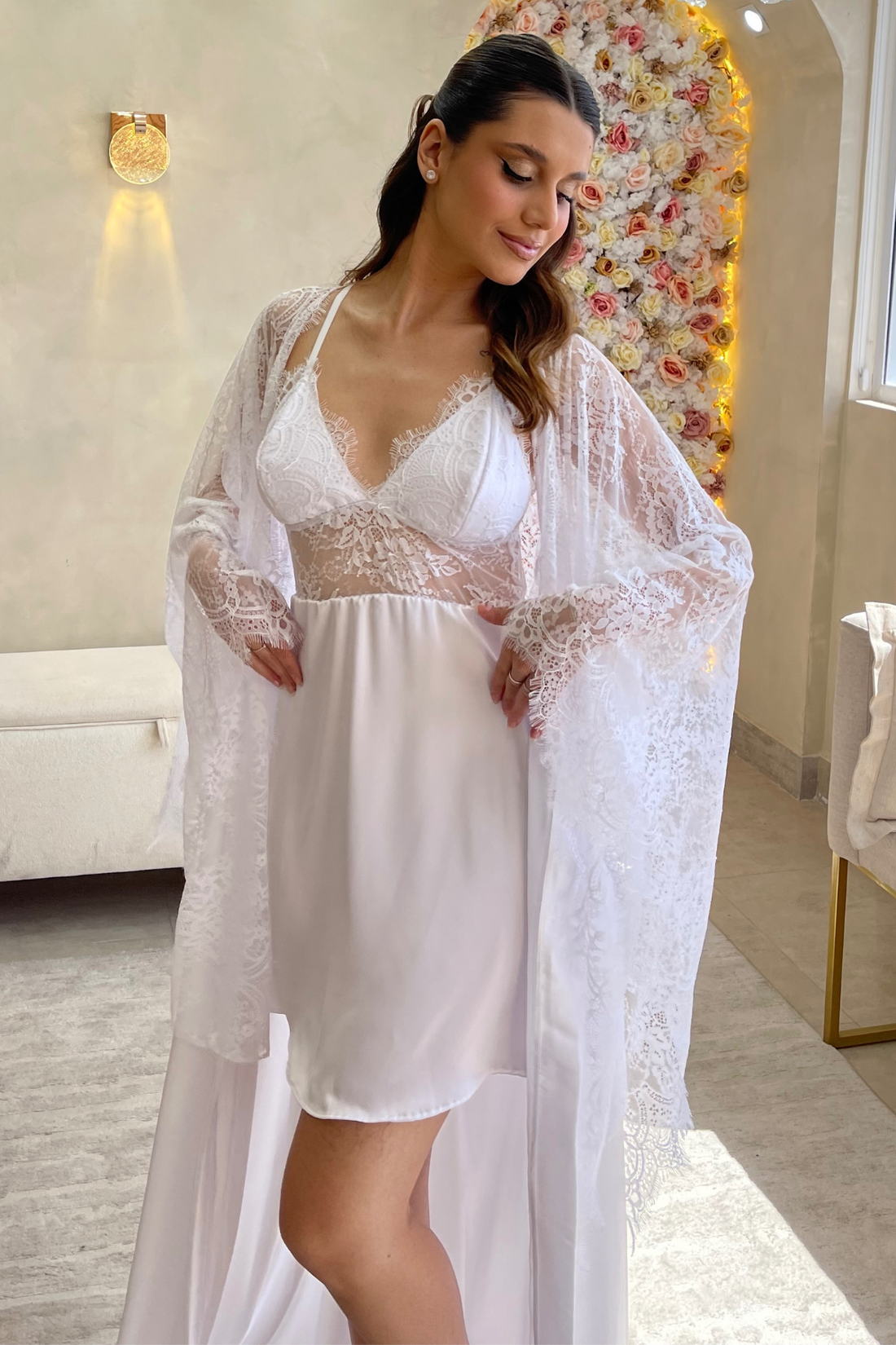 Conjunto Amélia Branco com Camisola e Robe Longo Renda Chantilly