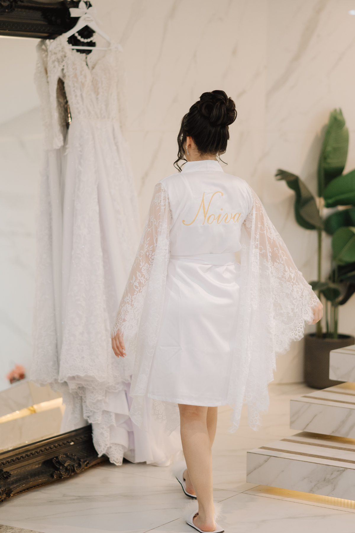 Robe de Noiva Helena Curto em Renda Chantilly com Elegância e Conforto