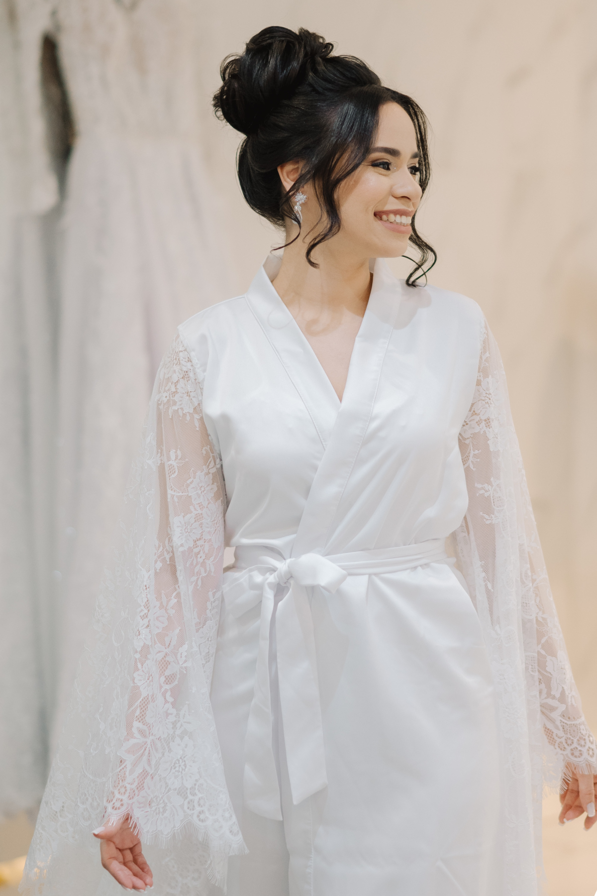 Robe de Noiva Helena Curto em Renda Chantilly com Elegância e Conforto