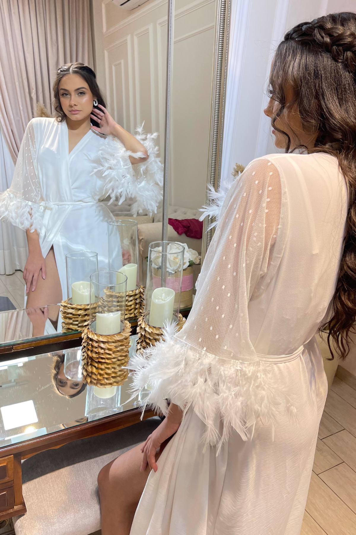 Robe Simone Longo com Mangas em Tule Poá e Plumas para Noiva