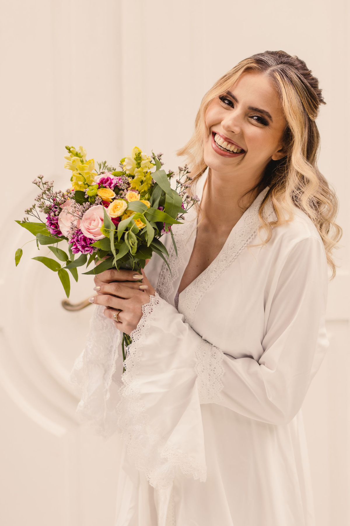 Robe Elza Longo com Manga em Renda Chantilly Elegante para noivas