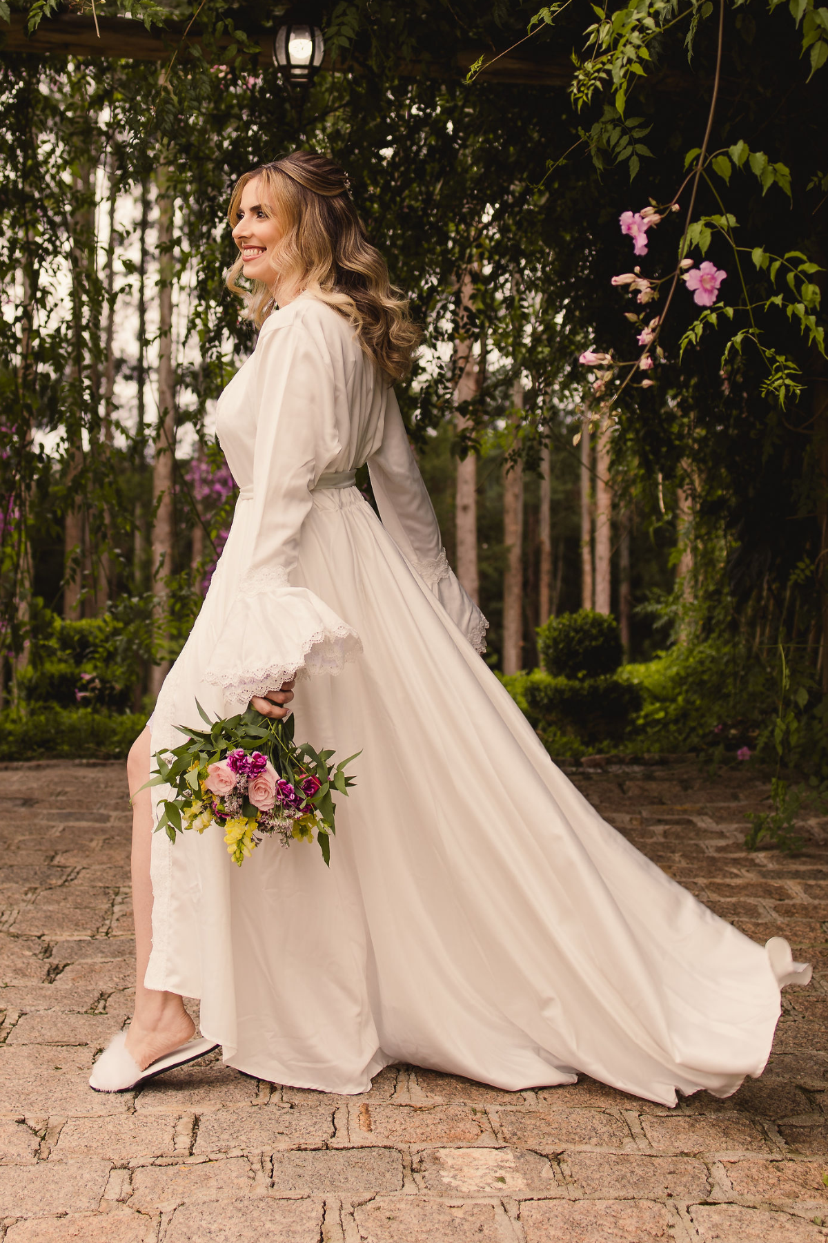 Robe Elza Longo com Manga em Renda Chantilly Elegante para noivas