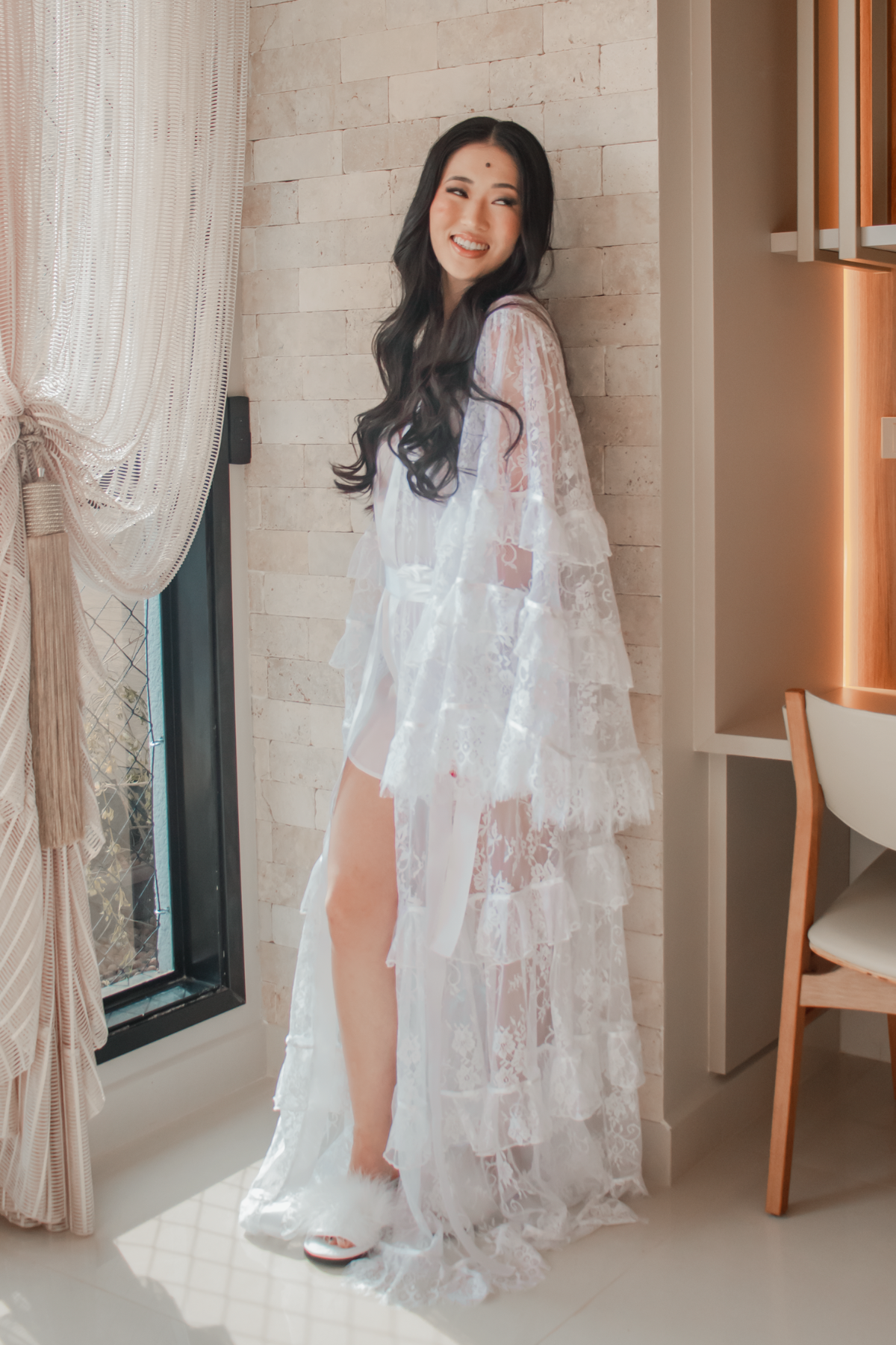 Robe Brina Longo em Renda Chantilly Francesa com Camisola Delicada