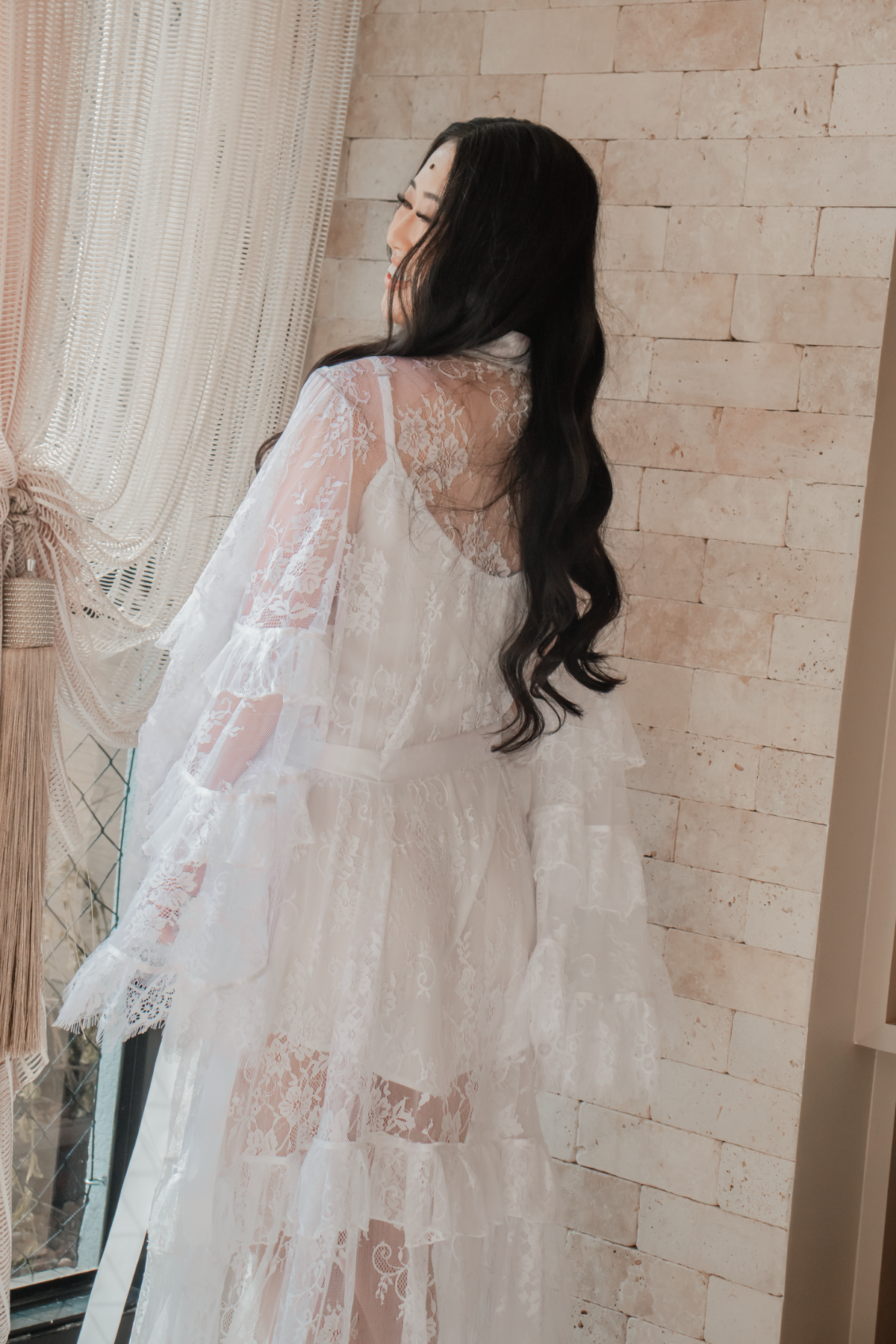 Robe Brina Longo em Renda Chantilly Francesa com Camisola Delicada