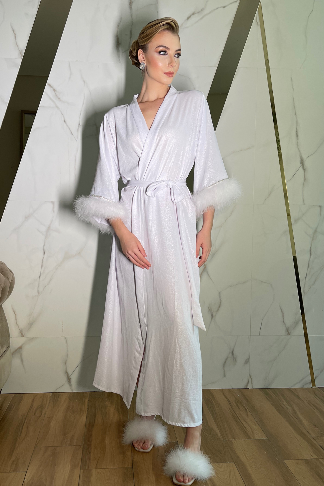 Robe Luisa Branco Longo para Noiva com Plumas Pompom e Strass
