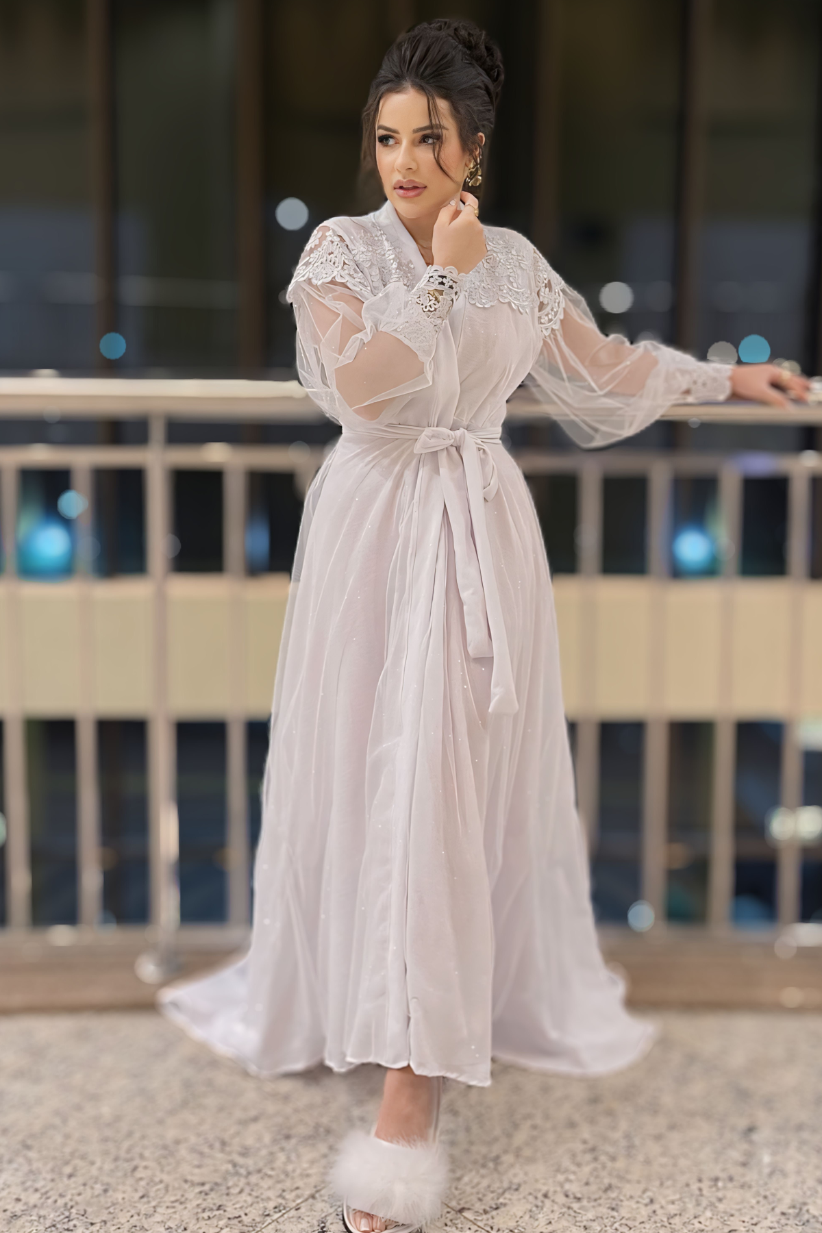 Robe Mila Longo Branco em Tule com Guipir Bordado e Renda Delicada