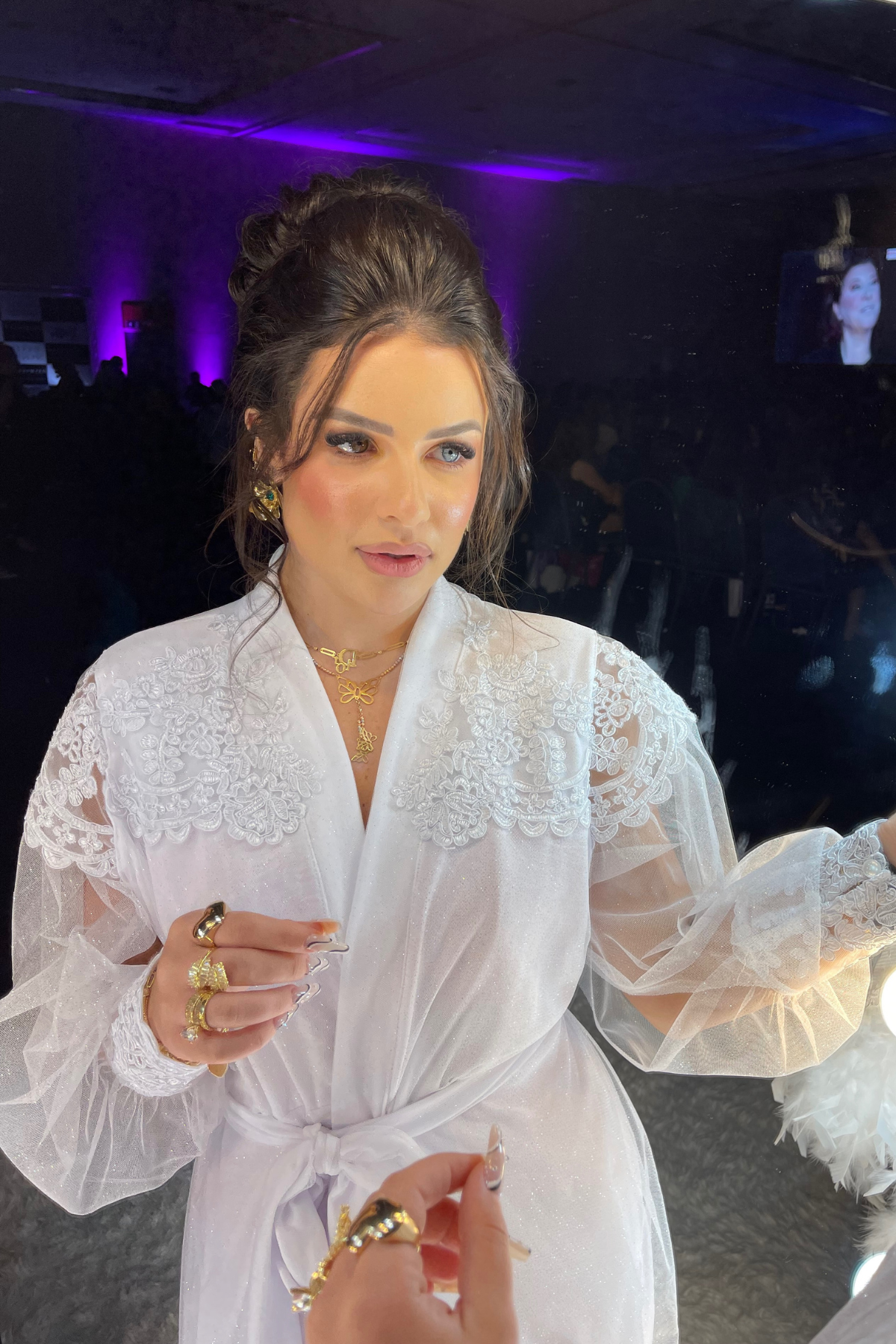 Robe Mila Longo Branco em Tule com Guipir Bordado e Renda Delicada