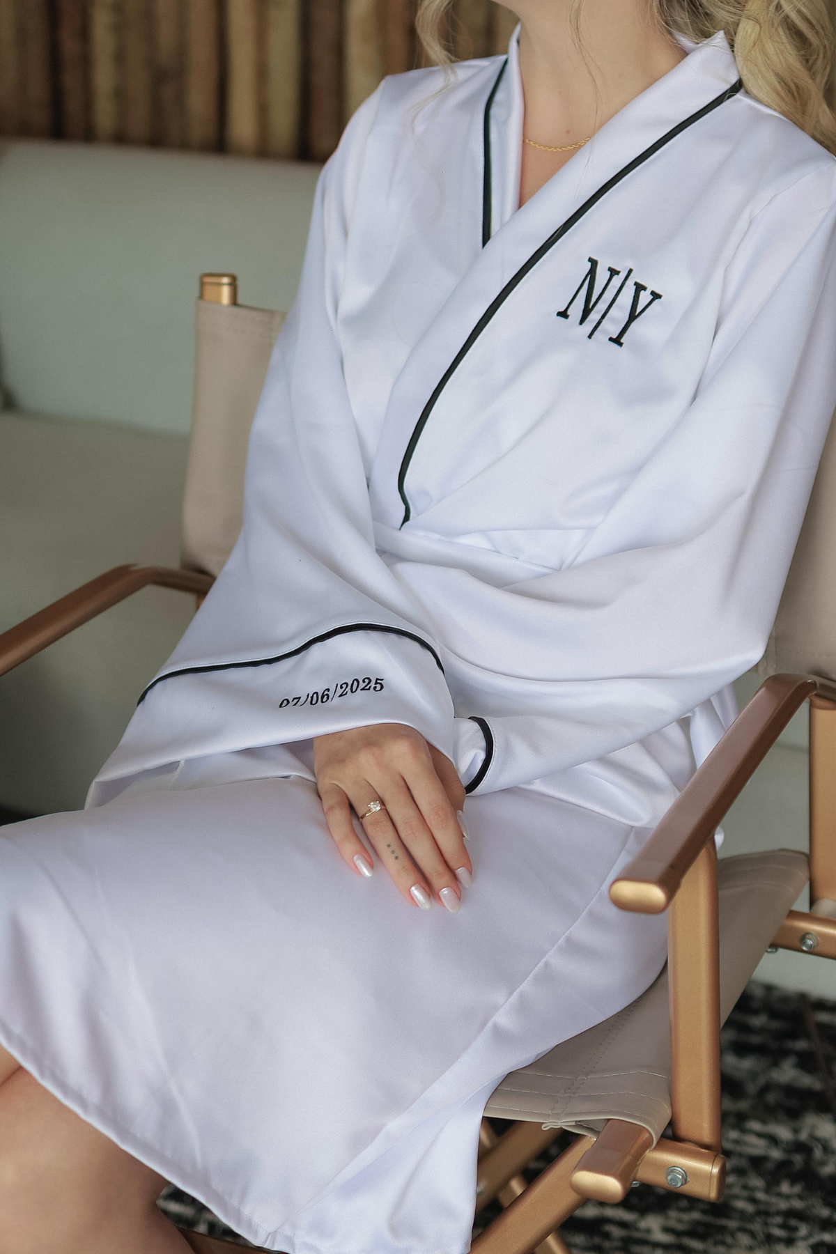 Robe Lori longo Personalizado com Detalhes em Friso