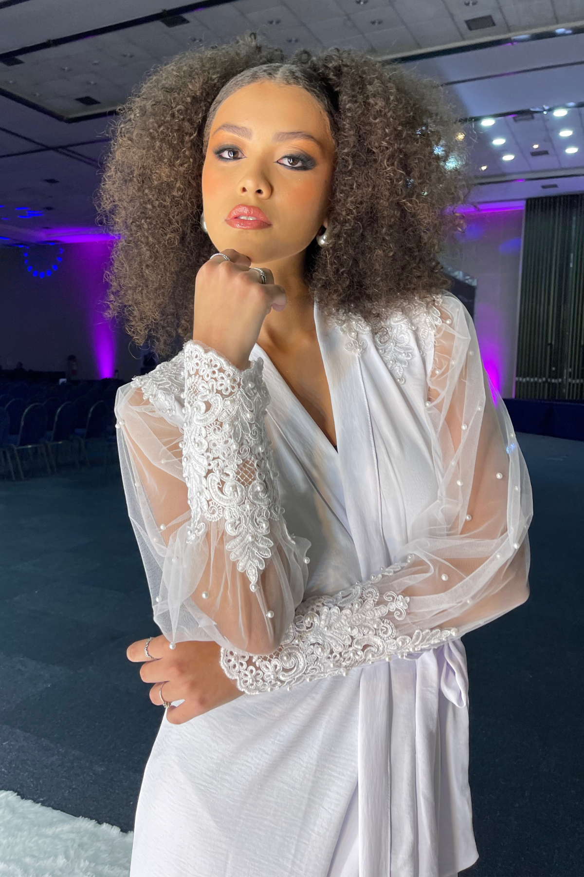 Robe Rafaela Longo Manga Tule com Pérolas e Guipir Luxo para Noiva