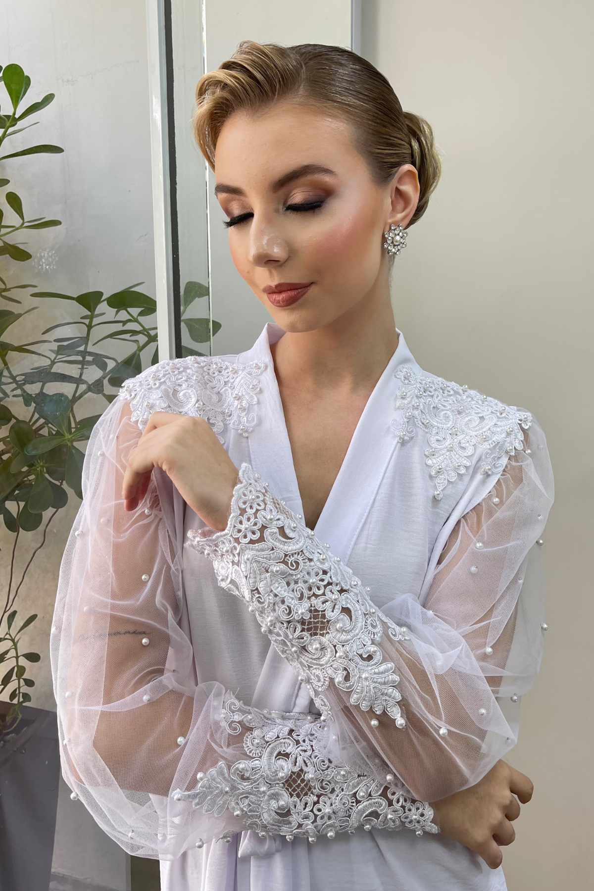 Robe Rafaela Longo Manga Tule com Pérolas e Guipir Luxo para Noiva