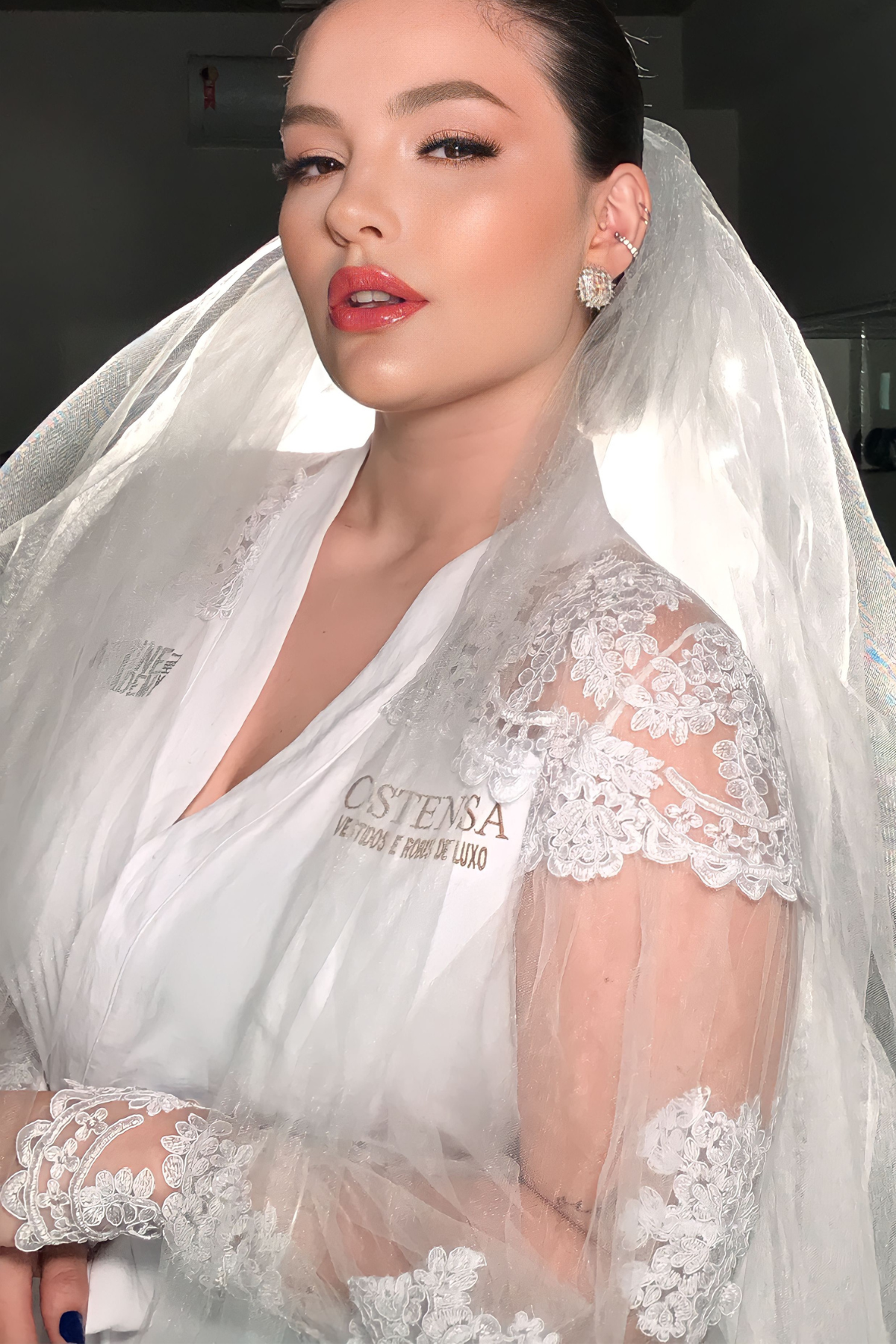 Robe Camila Longo para Noiva com Mangas em Tule e Guipir