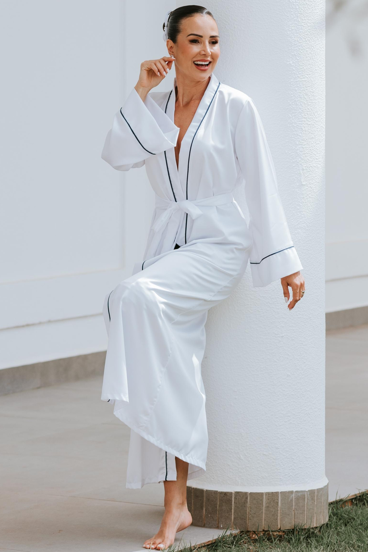 Robe Lori longo Personalizado com Detalhes em Friso